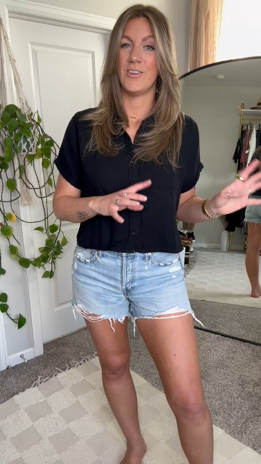 Large reg top, also comes in tall, 10/30 shorts 

#LTKMidsize #LTKSaleAlert #LTKOver40