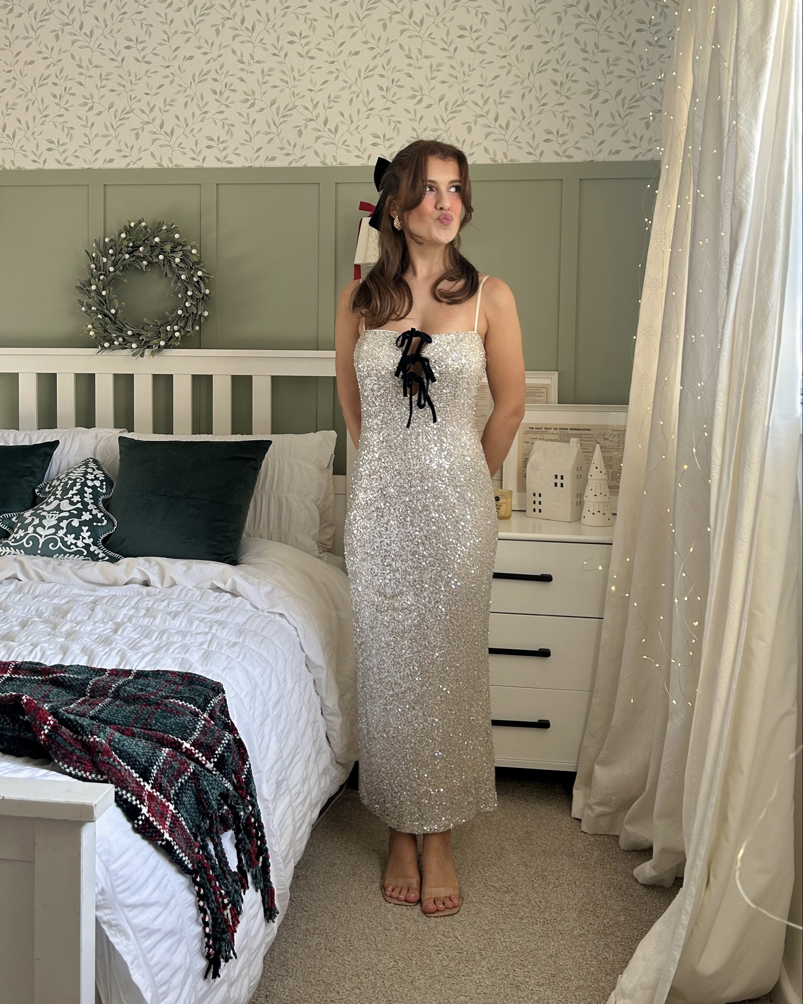 A moment for this bow champagne sequin dress from Quiz 💫 

#LTKuk #LTKwinter