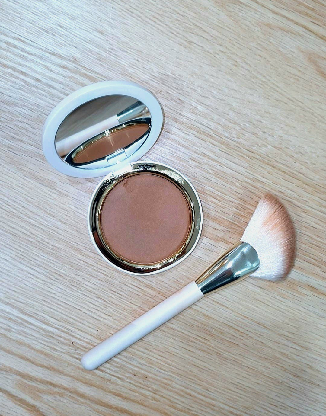 Matte bronzer and the perfect angled powder brush

#LTKselfcare #LTKgrwm #LTKmorningroutine