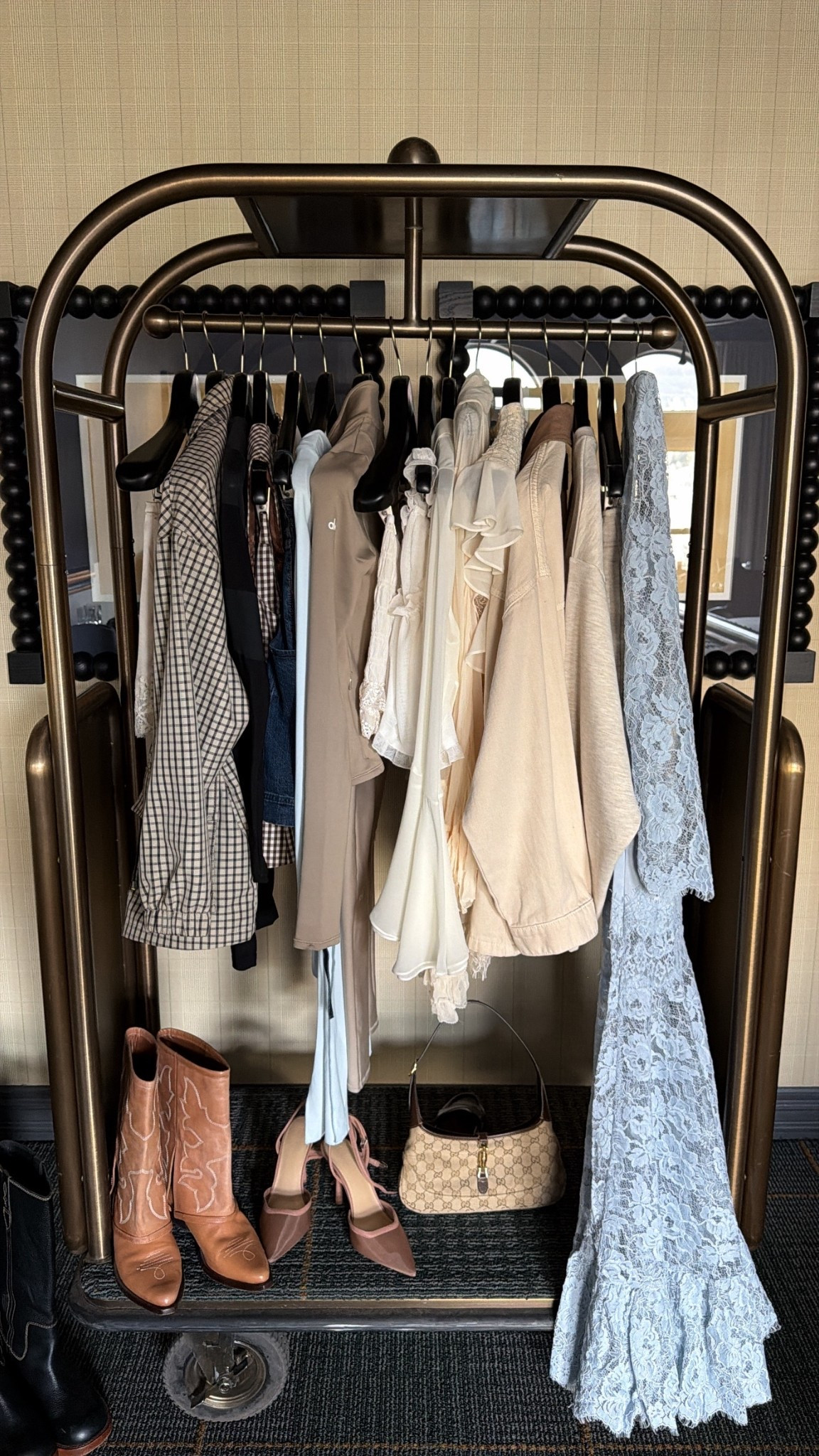 Western outfits, neutral outfits 

#LTKootd #LTKgrwm #LTKTravel