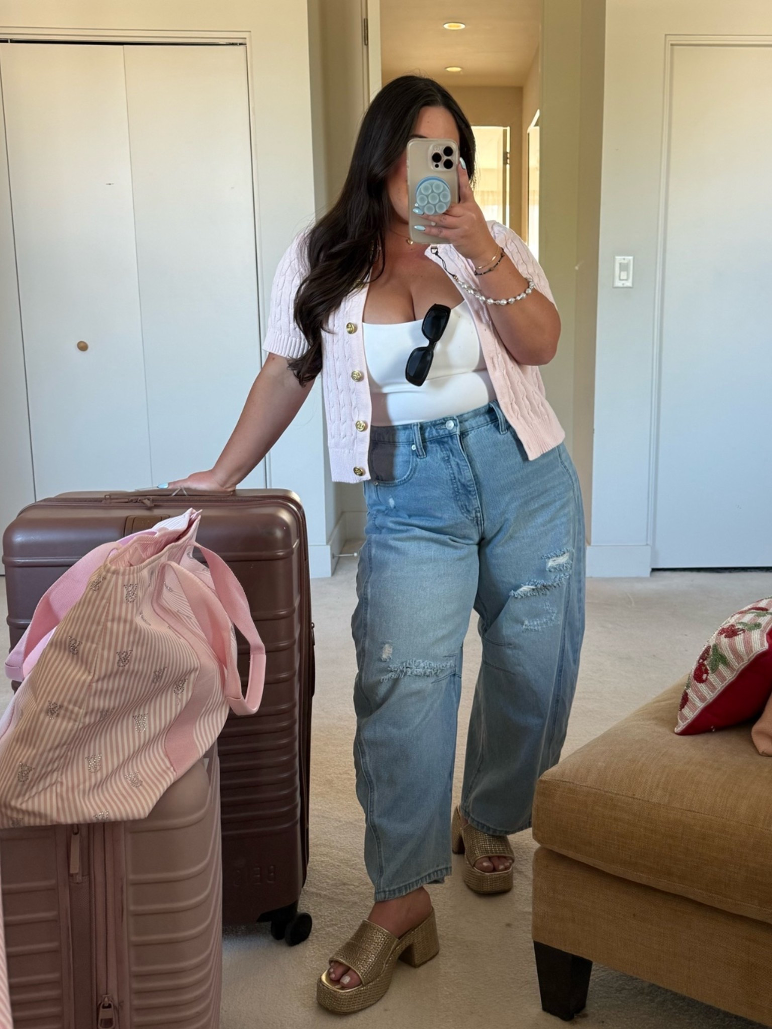 Travel Outfit of the Day 💗

I’m wearing a L in the Tops and 12 in the pants. I’m 5’1”, 170lbs and 36DD!

#LTKootd