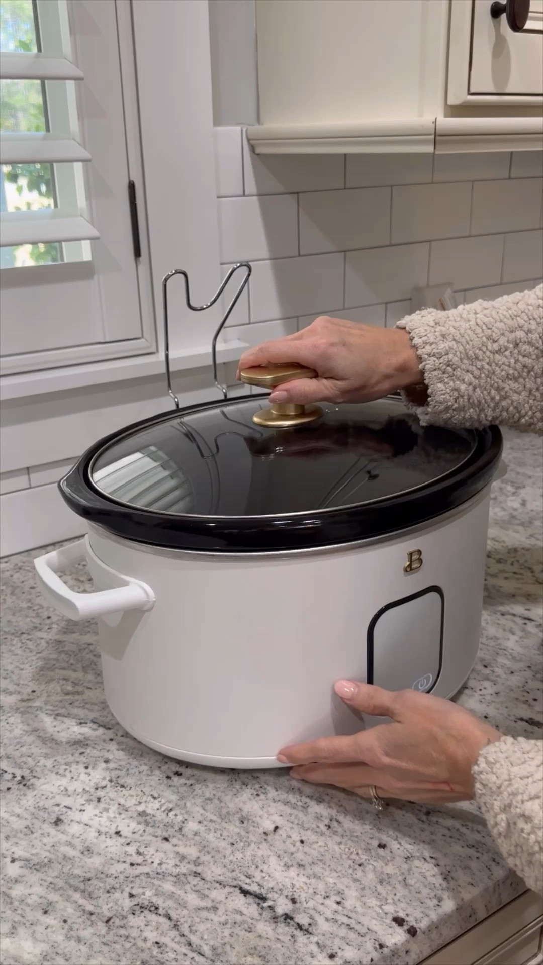🤤 Quick & Easy Crockpot Garlic Parmesan Chicken Pasta! It's so easy and my entire family loves it. Tastes great with Caesar salad and breadsticks!

Ingredients
	•	3 chicken breasts
	•	Salt & pepper
	•	1 jar Buffalo Wild Wings Garlic Parmesan Sauce
	•	1 jar heavy whipping cream (use sauce jar)
	•	1 block cream cheese
	•	Pasta noodles (penne is great!)
	•	Parmesan cheese for topping

Directions
1️⃣ Add chicken, season with salt & pepper.
2️⃣ Pour garlic parm sauce over chicken.
3️⃣ Fill jar with heavy cream, shake, & pour in.
4️⃣ Add cream cheese on top.
5️⃣ Cook on HIGH 4 hrs (stir halfway).
6️⃣ Cook pasta, drain, & shred chicken.
7️⃣ Toss pasta in crockpot, mix well.
8️⃣ Top with Parmesan & serve!

❤️Save this recipe and let me know if you try it!


#LTKfindsunder50 #LTKVideo #LTKhome