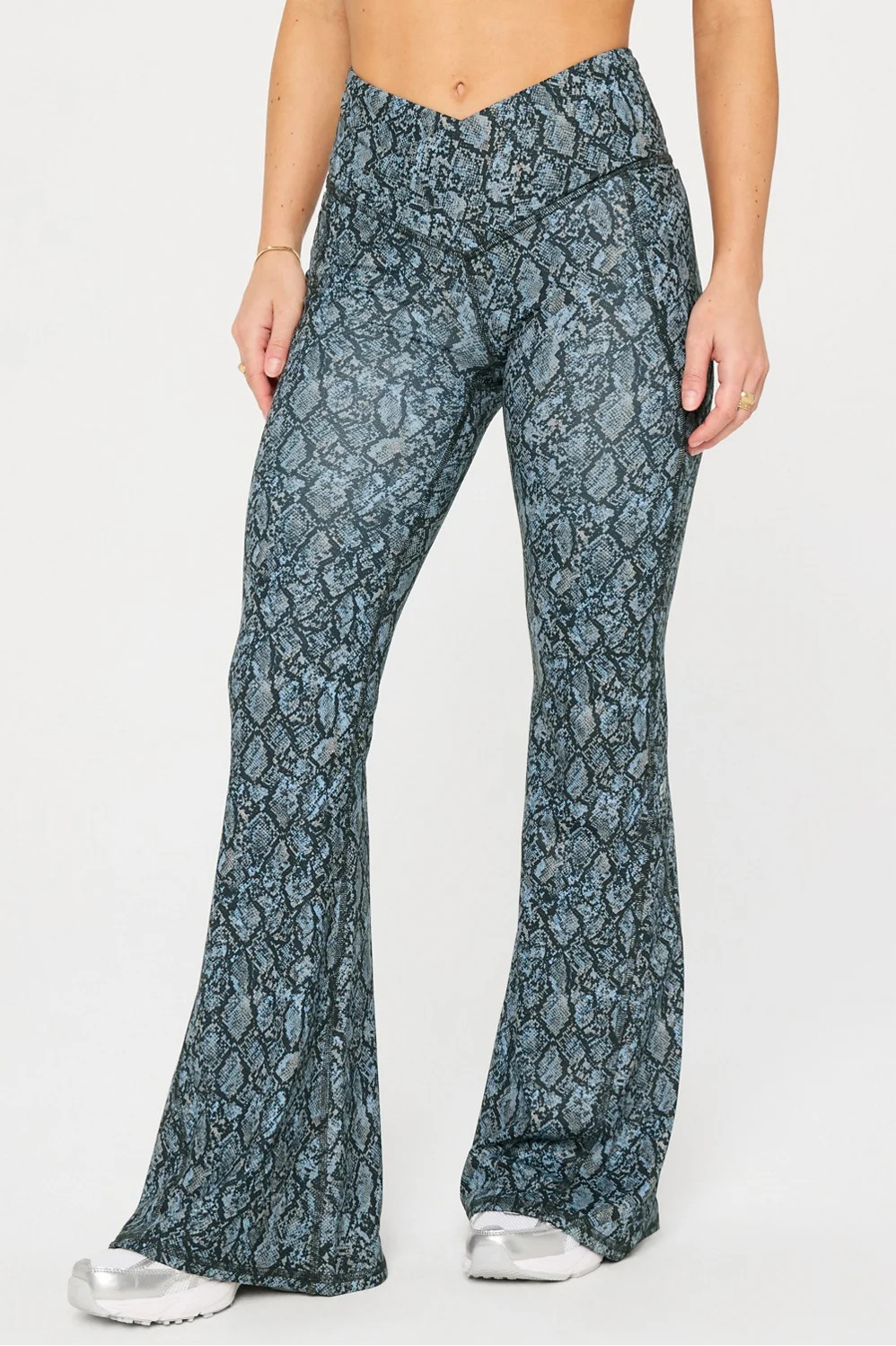 SearchFabletics
  #builder-header-sign-in-cta {
    [class*=CtaNode__YittyLink] {
      color: #0... | Fabletics