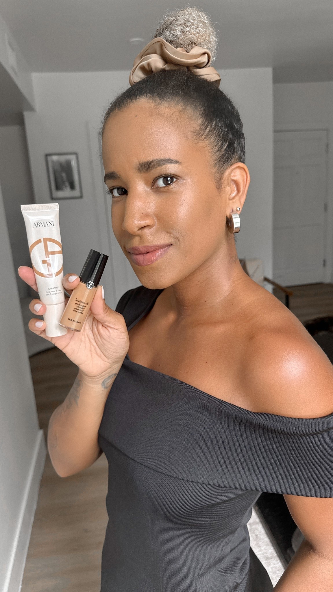 POV: your base looks effortless all day 🤍
The new Skin Tint and Luminous Silk Concealer from @armanibeauty, a natural finish that still feels luxe. Shop now at @sephora.
#armanibeauties #giftedbyarmani #armanimakeup

#LTKFindsUnder50 #LTKStyleTip #LTKBeauty