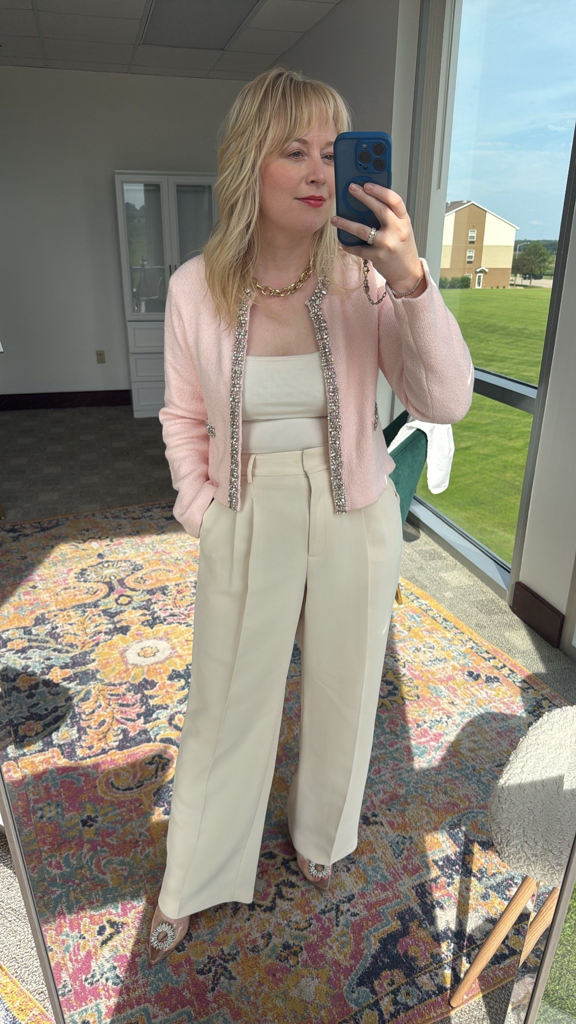 Gorgeous cardigan that could be worn so many different ways. Perfect for #hocsummer clients. Too cool for me to keep as a House of Colour spring. These are my favorite #hocspring pants.