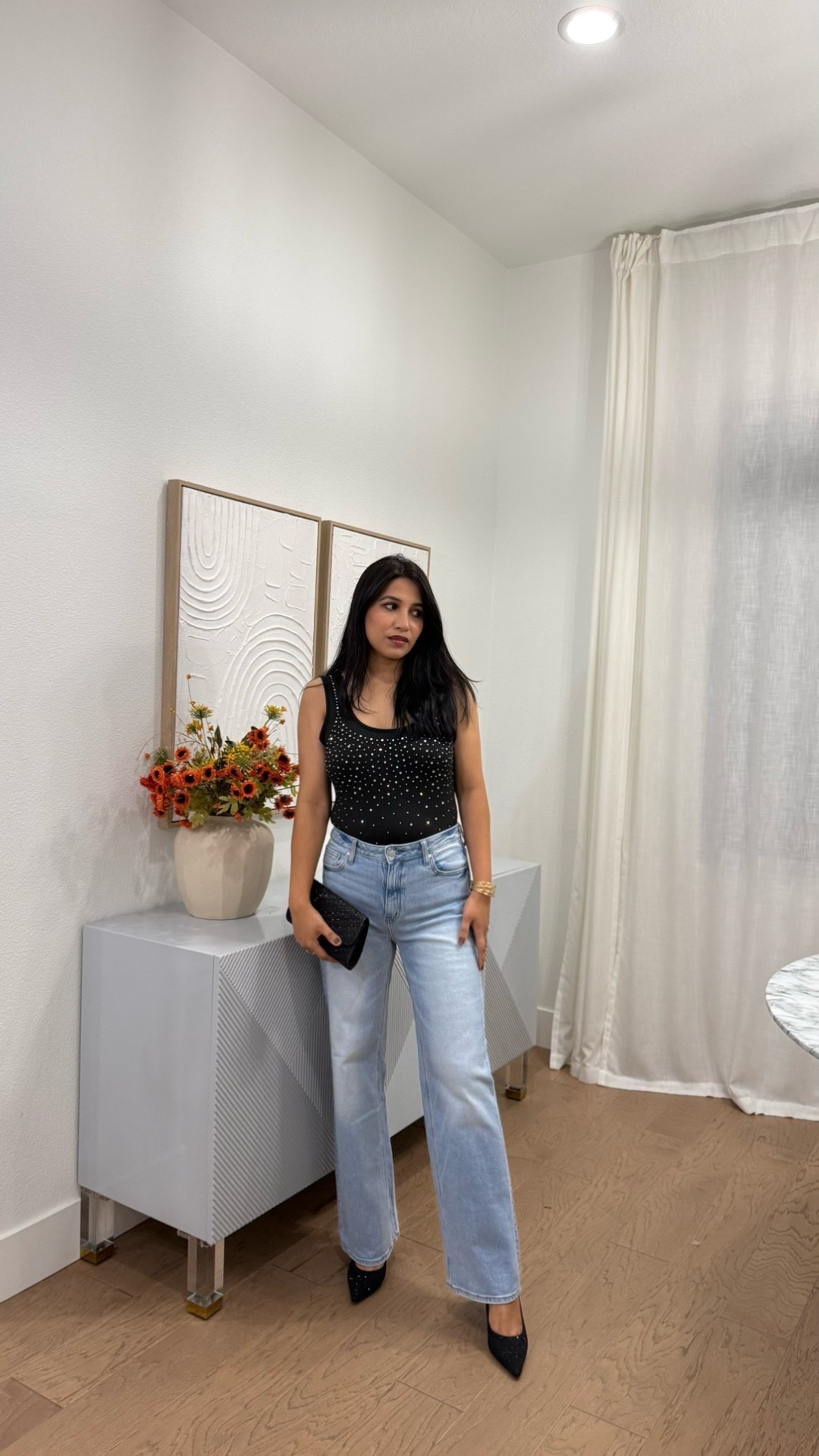 Bodysuit + high waisted jeans #casualchic #denimfit #holidayoutfitideas

#LTKHoliday #LTKSaleAlert #LTKFindsUnder100