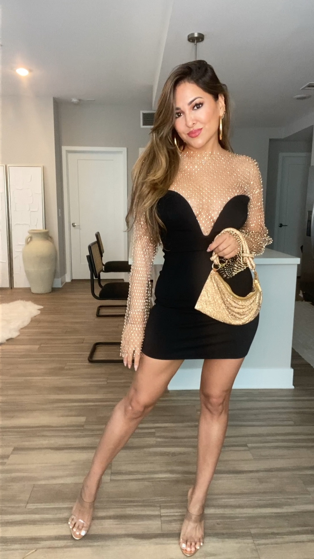 GRWM: Holiday Inspo — Styling A LBD With Some Sparkle✨


Outfit Details:
dress — @revolve 
crystal top — @showpo 
lip gloss — @diorbeauty 
earrings — @saintliz 
bag — @cultgaia 
shoes — @schutz
perfume — kkw fragrances

#LTKbeauty #LTKstyletip #LTKHoliday