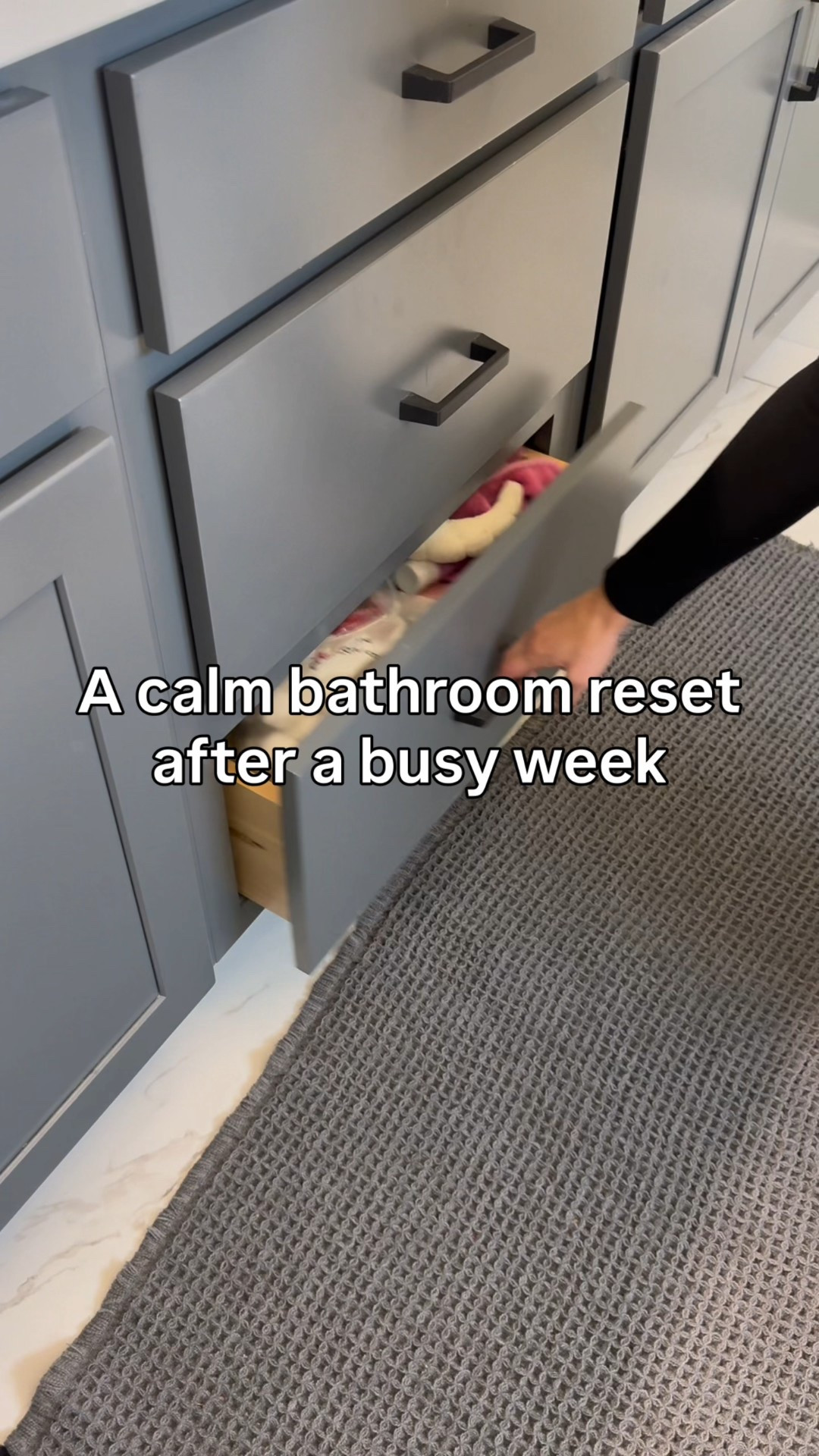 Saturday cleaning tip: Choose one spot you need to declutter and restock & set a timer for 30 minutes. I promise you will be so glad you did! 

#organization #reset #restock #bathroom