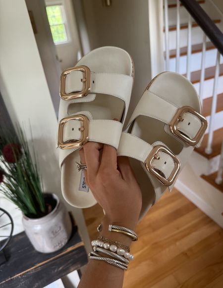 The perfect white summer slide sandal 🤌🏼☀️, runs smaller size up half size!

#LTKShoeCrush #LTKFindsUnder100 #LTKStyleTip