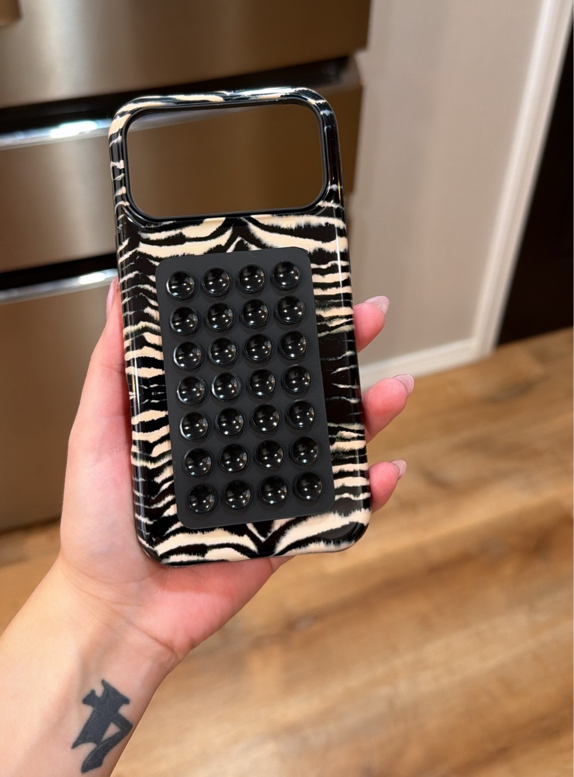 my case for fall !! 😍🖤

fall, fall fashion, fall trends, zebra print, animal print, trending, phone case

#LTKSeasonal #LTKdayinmylife #LTKmomlife