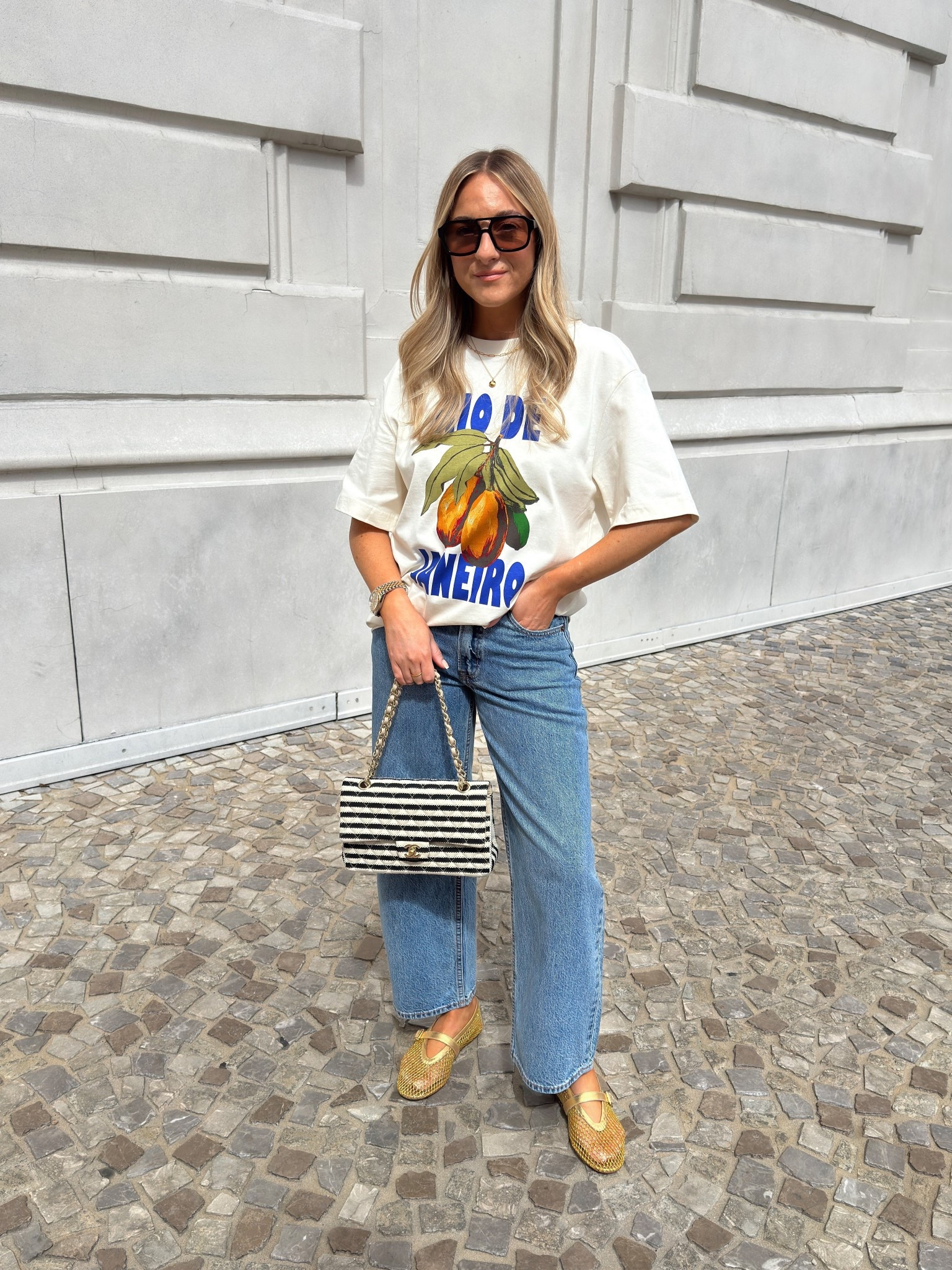 Jeans & an oversized graphic t-shirt outfit
T-shirt: XS
Jeans: 25 extra short 

#LTKpetite #LTKsummer #LTKspring