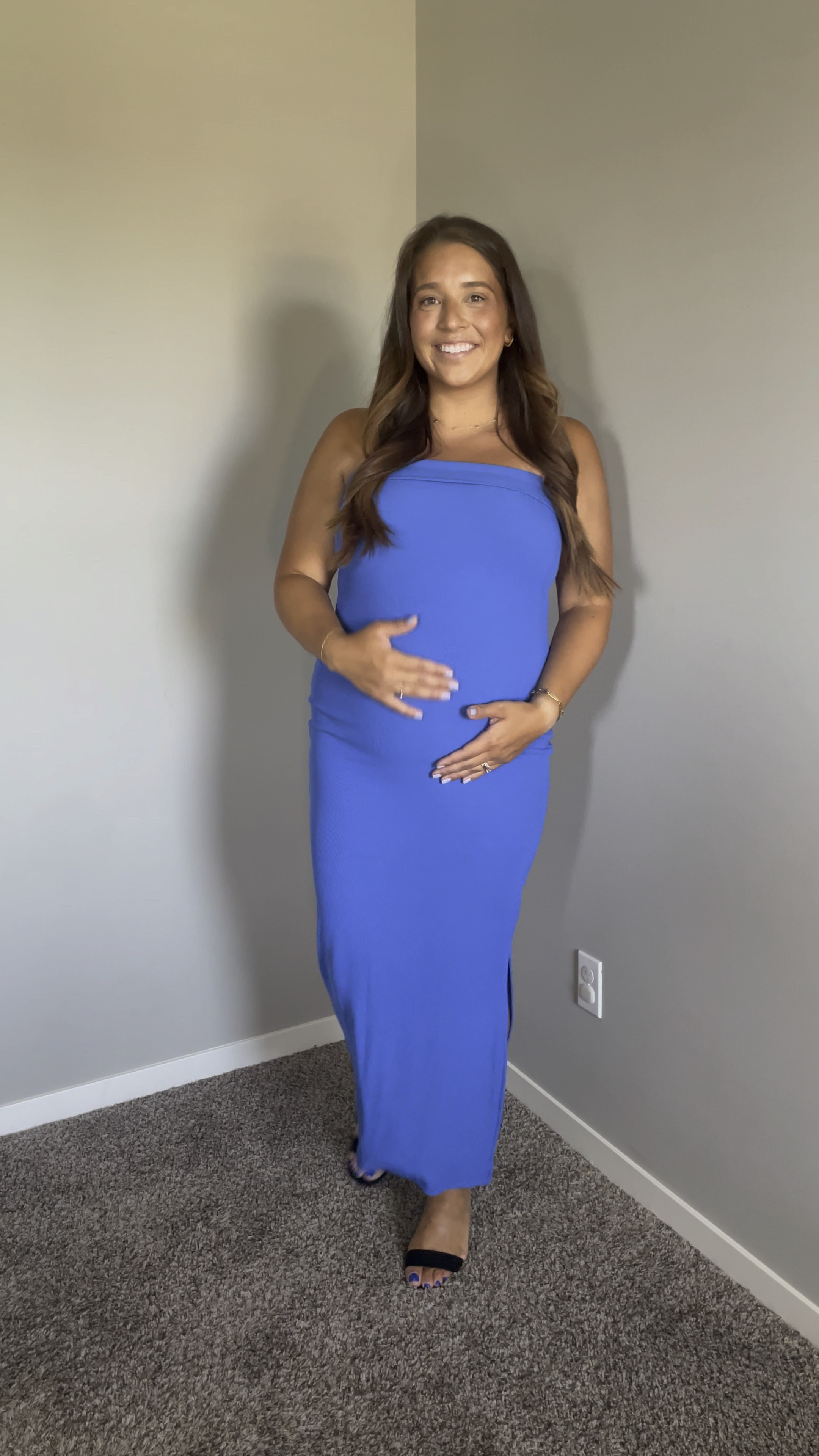 Wedding guest // bump friendly // six months pregnant // non maternity maternity dresses // pregnant style // wedding guest dress // pregnant wedding guest 