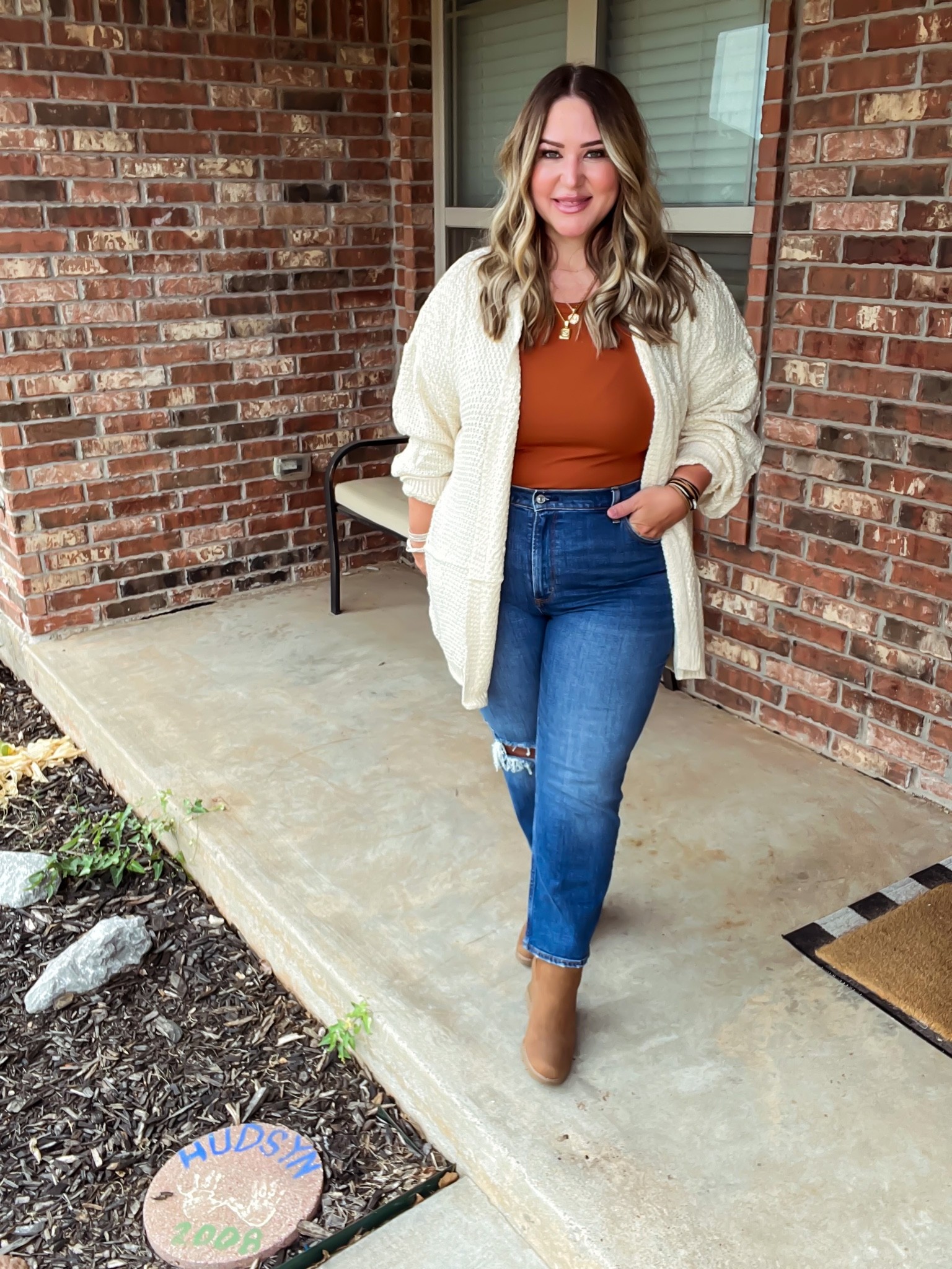 Cardi size xl 
Jeans size 33/16
Tank size xl 

#LTKunder50 #LTKcurves #LTKstyletip