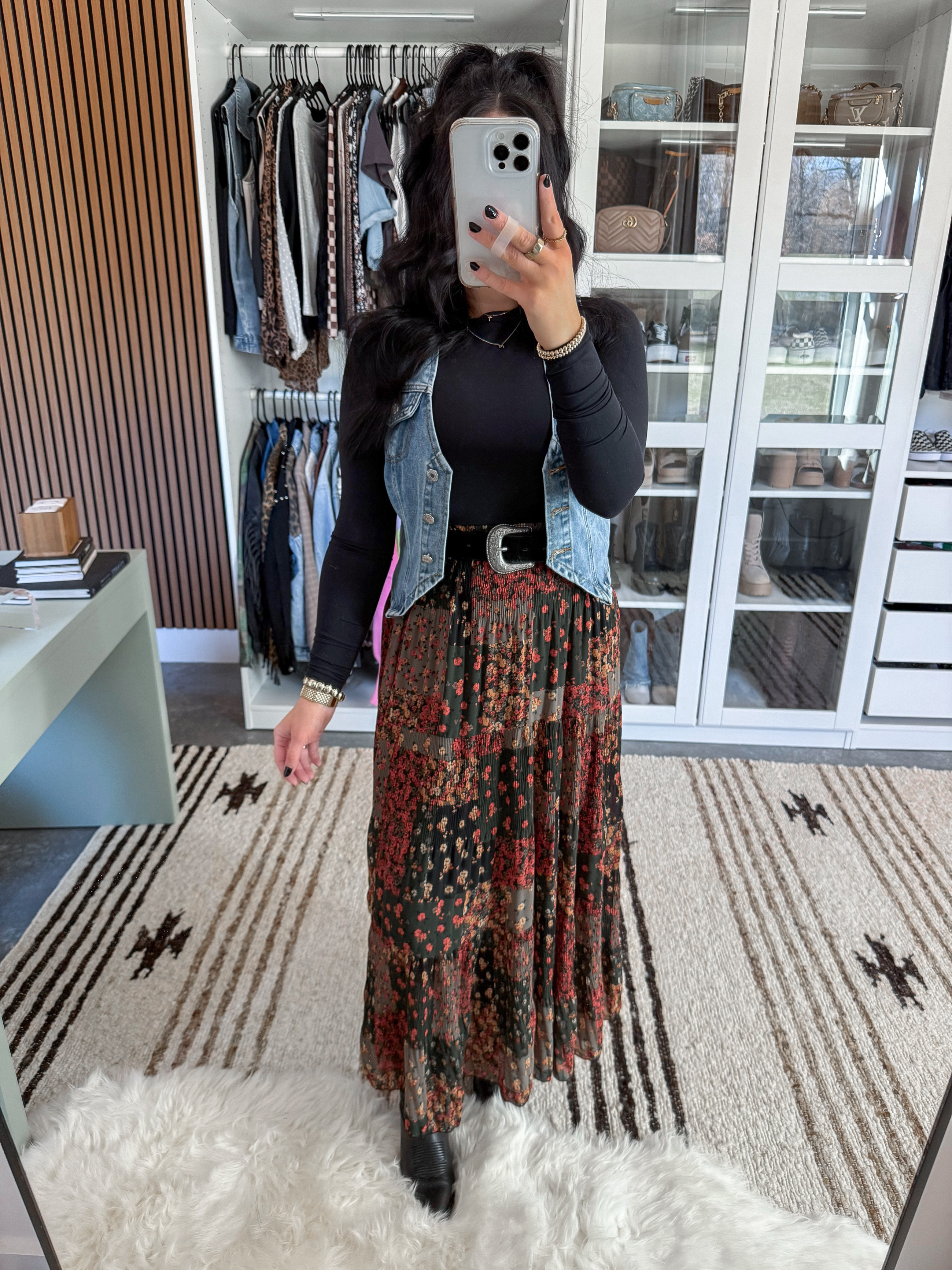 Outfit Inspo for Church 🤍

Bodysuit - small
Denim Vest - medium
Skirt - small (flower 231 color)
Belt - small

One of the prettiest flowy skirts I own & super bump friendly! I paired it with this high neck bodysuit that I layered under a denim blazer style vest & added the belt to bring in the waist!

Church Outfits | Church Style | Modest Outfit | Bump Friendly Outfit

 

 

#LTKFindsUnder50 #LTKFindsUnder100 #LTKBump