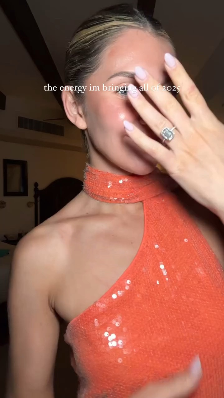 Look at that sparkle!!!! In love with this sequin mini from boohoo ❤️

#LTKTravel #LTKSeasonal #LTKStyleTip