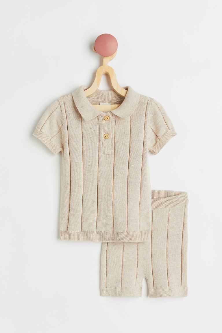 Conscious choice  Baby Exclusive. Set with a top and shorts in soft, rib-knit cotton. Top with a ... | H&M (US + CA)
