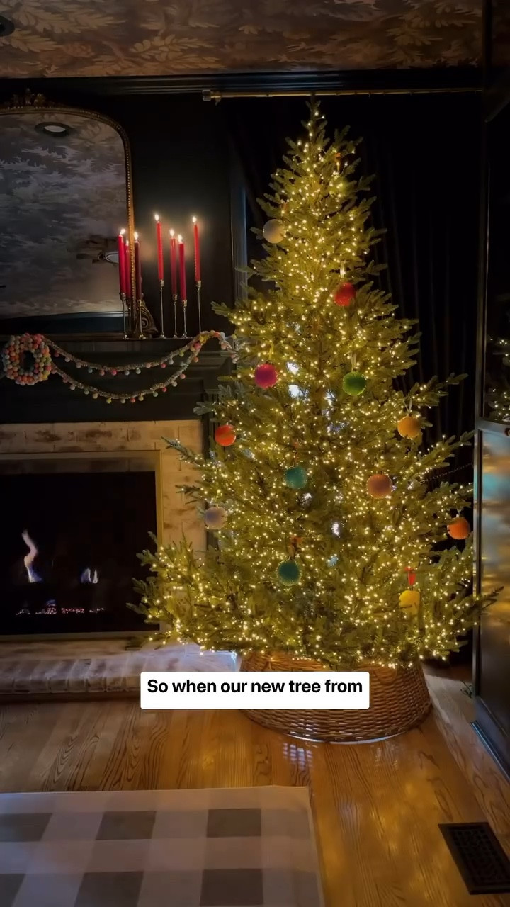 These fairy lights😍😍😍

#TreeCollar #TreesSkirt #HolidayDecor #TreeTrimmings #christmastree #ChristmasTreeTrimmings #Rattantreecollar


#LTKVideo #LTKHoliday