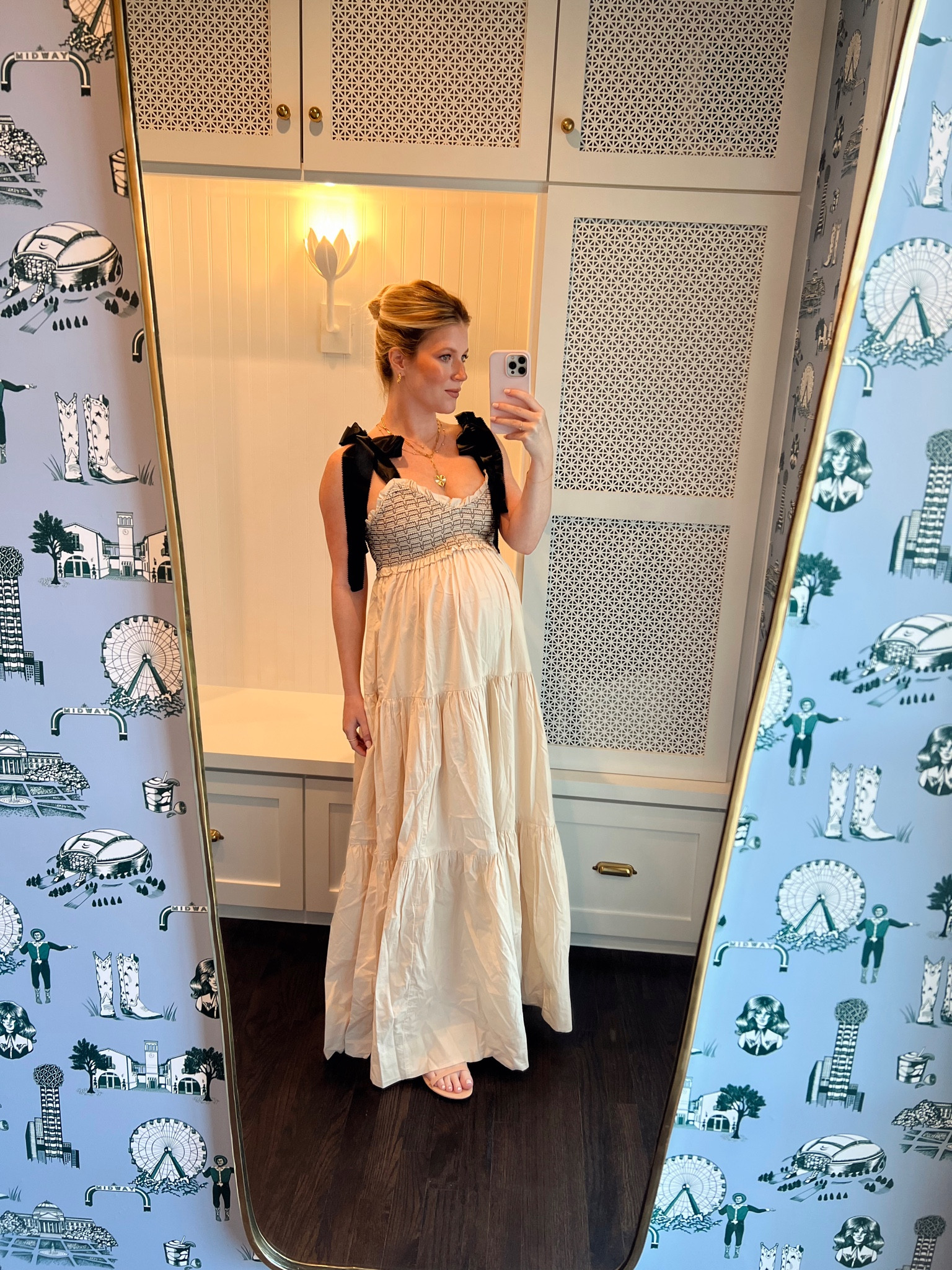 Love this dress with a bump! Excited to wear postpartum 🖤