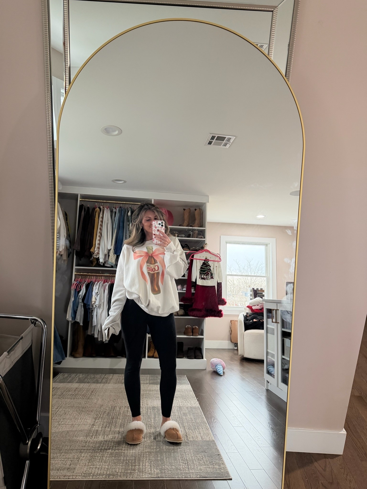 Me and an oversized crewneck 👌🏼

#LTKSeasonal #LTKootd #LTKFindsUnder50