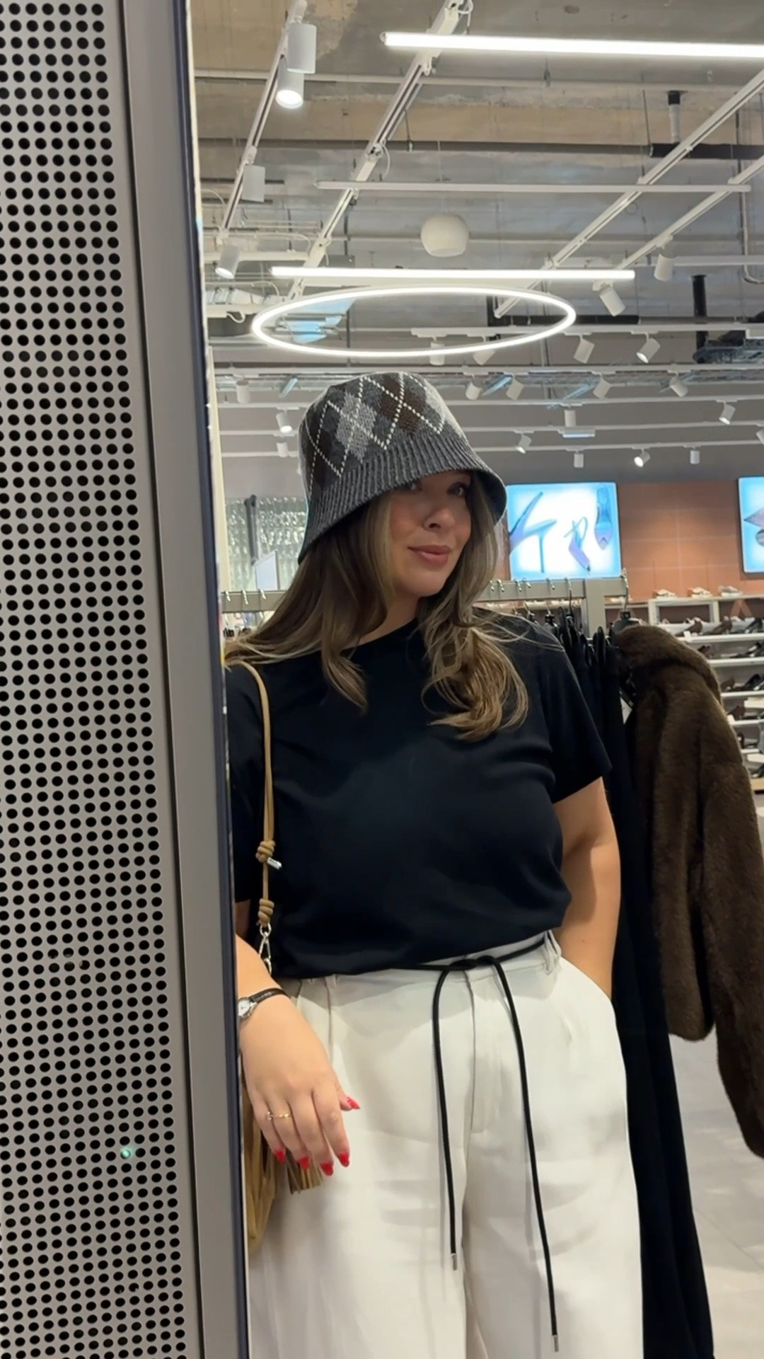 what’s new in M&S for autumn…

linked everything apart from a couple of things that aren’t online yet! I’ll update once they’re on

autumn shopping / new in sore / marks and Spencer / in store shopping

#LTKuk #LTKautumn #LTKFashionMonth