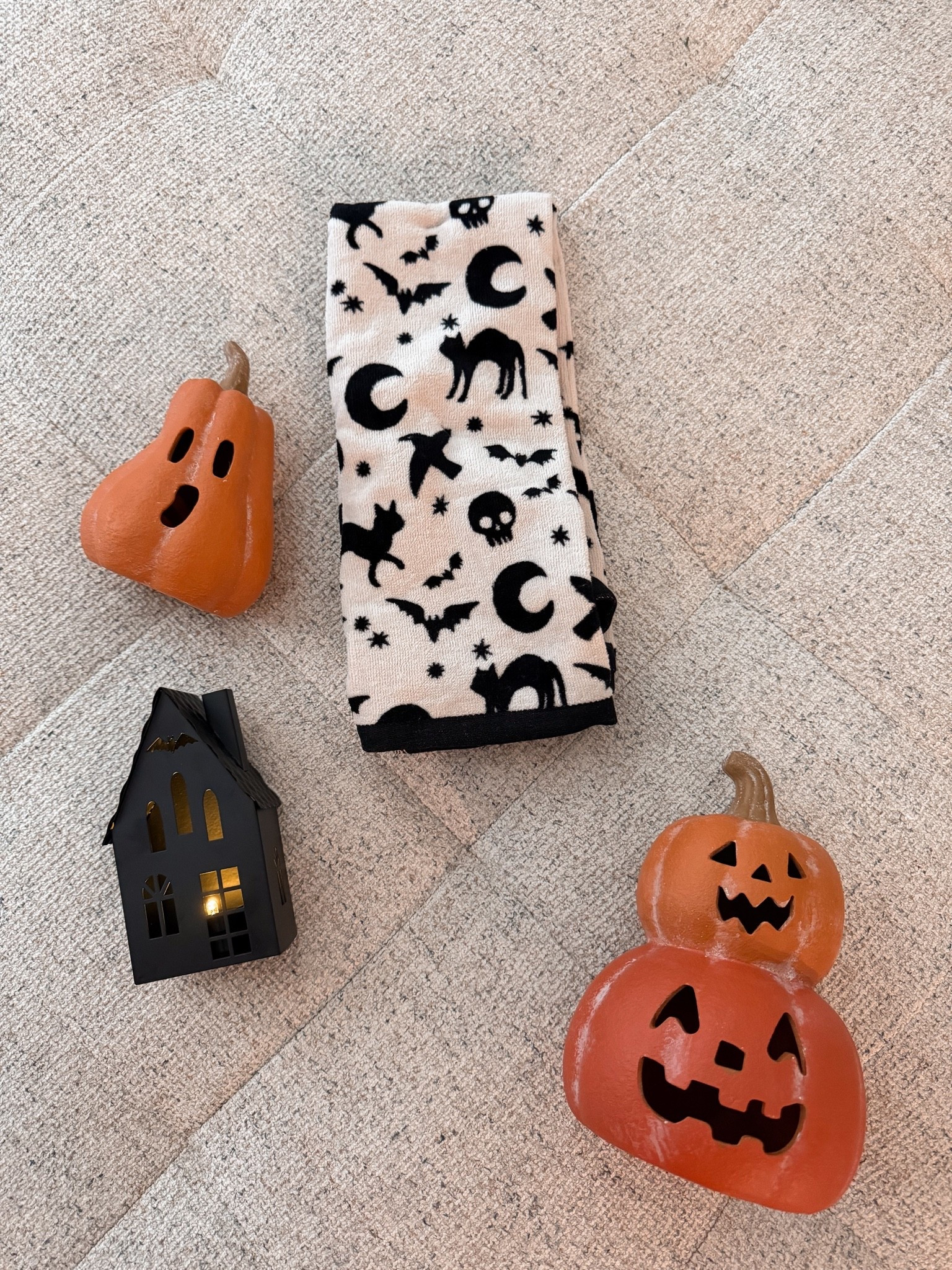 Target Halloween is my favorite!! These terra cota matte pumpkins are perfect 🎃 @Target 

Halloween decor, pumpkins, light up bat house, Halloween themed kitchen towels, Halloween theme towels, Halloween home decor, target halloween decor

#LTKSeasonal #LTKSaleAlert #LTKHome