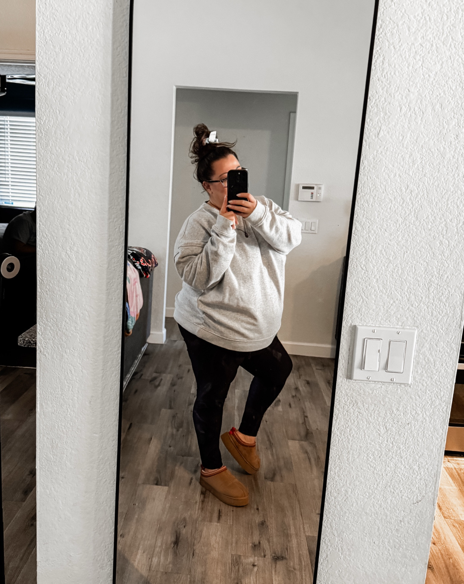 Sunday OOTD 💋

#sundayootd #ootd #cozyootd #momootd #plussizeootd #plussize #momstyle 