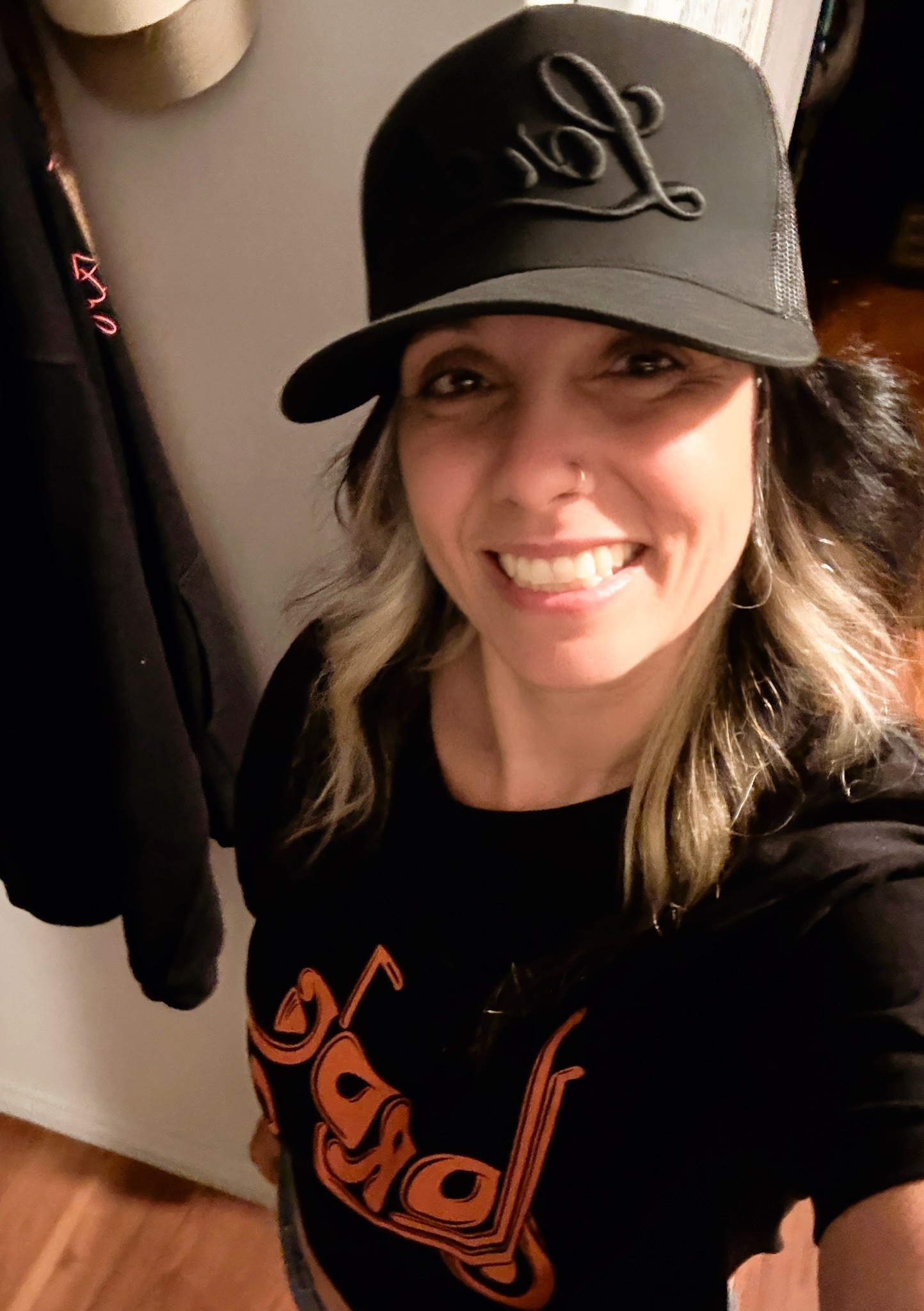 🖤 Weekend rule #1: if your tee’s bold + your hat’s badass, you’re already winning.
🧡 Add a smile + a little attitude and boom—outfit of the day sorted.

#LTKcanada #LTKsale #LTKstyletip