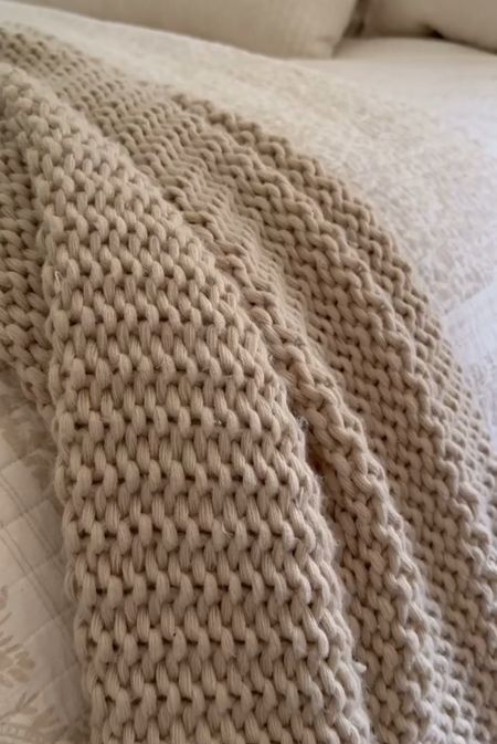 best selling casaluna chunky knit blanket!!

#LTKVideo #LTKHome