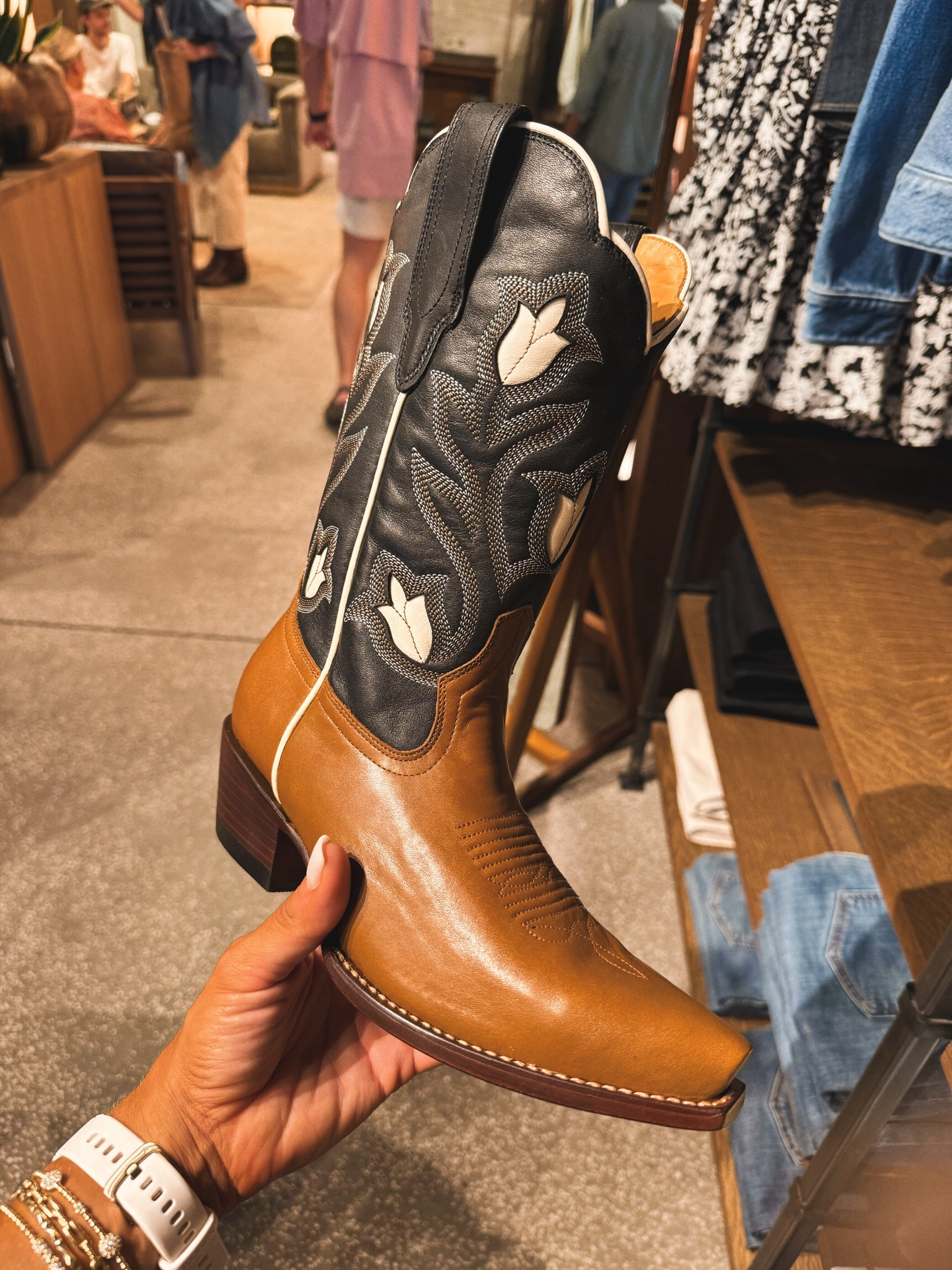 Saw these downtown today and can’t get over how GORGEOUS they are👀✨ so perfect for fall! Tecovas is such a fun store to stop into if you ever get a chance! 🤎 linked JDs FAVE boot! 

Boots / cowgirl boots / shoes / Holley Gabrielle 

#LTKShoeCrush #LTKSeasonal #LTKBacktoSchool