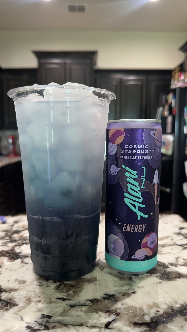 Cosmic stardust Alani at home, but make it caffeine free! 💫🌟✨
#drinktok #alaninu #caffeinefree #cosmicstardust #nocaffeine #drinks #drinkrecipes #recipes #fundrinks #athome #cosmic #alani #drinkstime