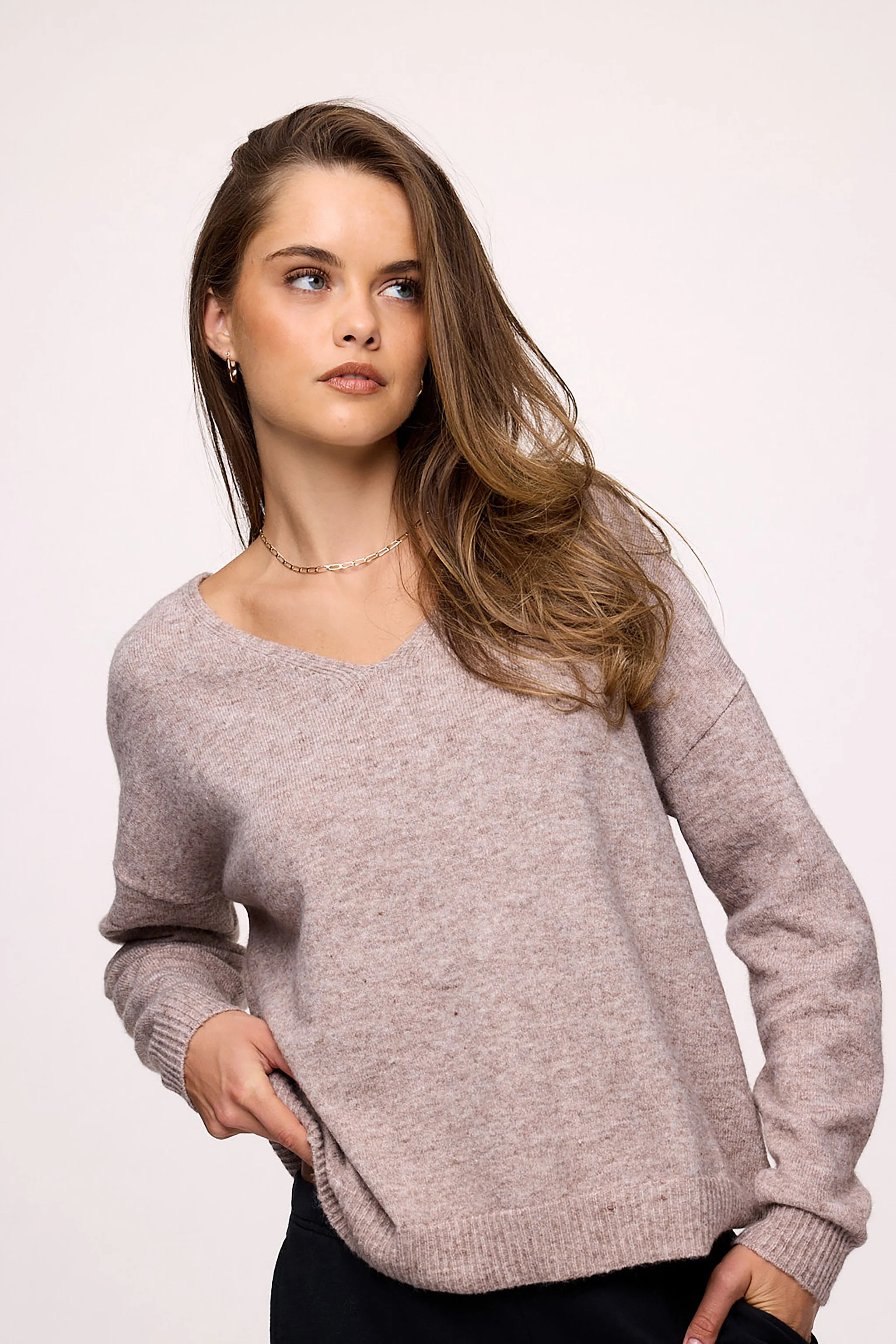Cozy Knit V-Neck Sweater | Heather Cocoa | nuuds
