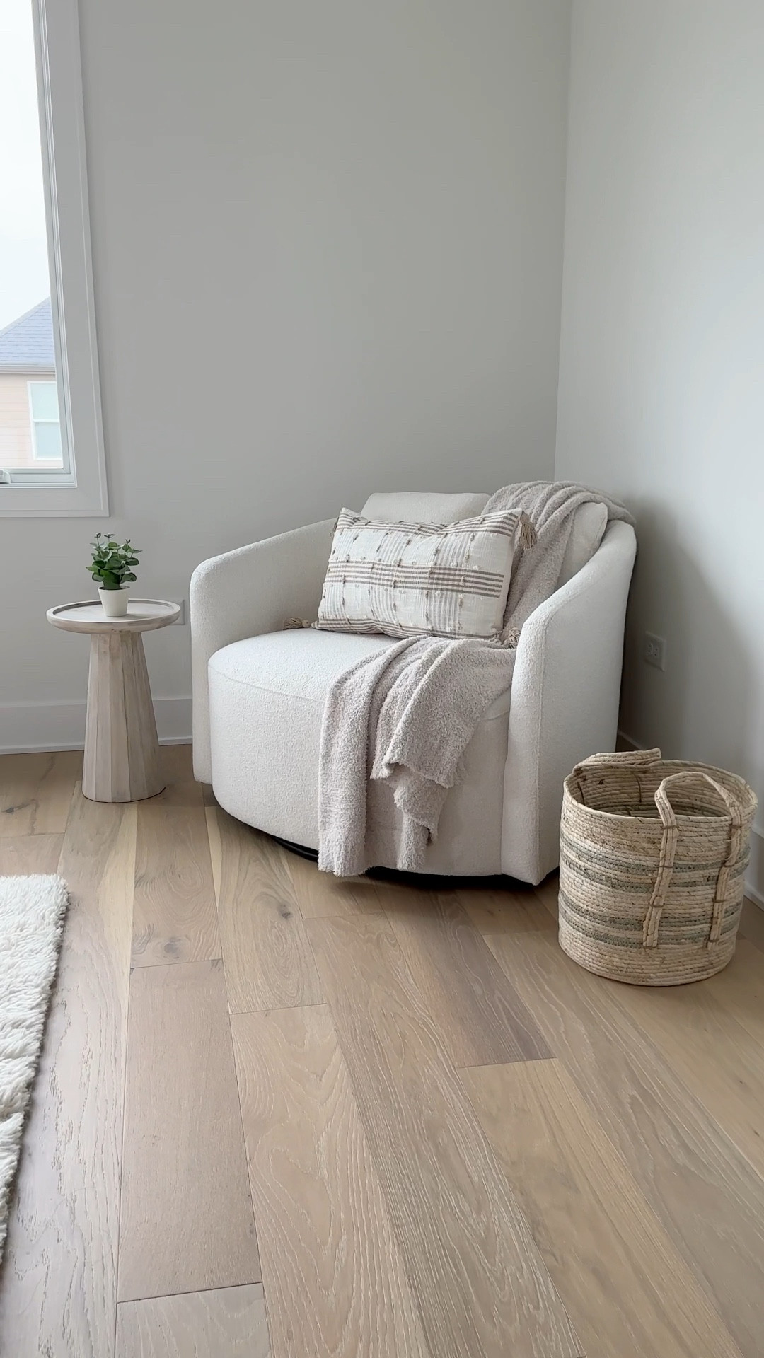 Decorated an empty corner of my bedroom with these cozy decor finds from @walmart!
#walmartpartner #walmarthome

#LTKhome