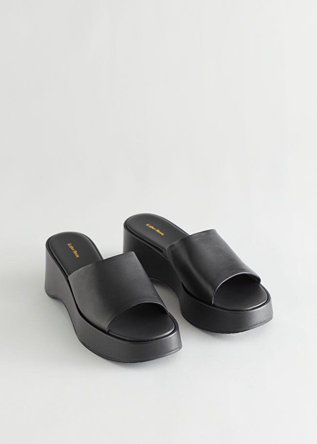 Ledersandalen mit flacher Sohle | & Other Stories (DE + FR)