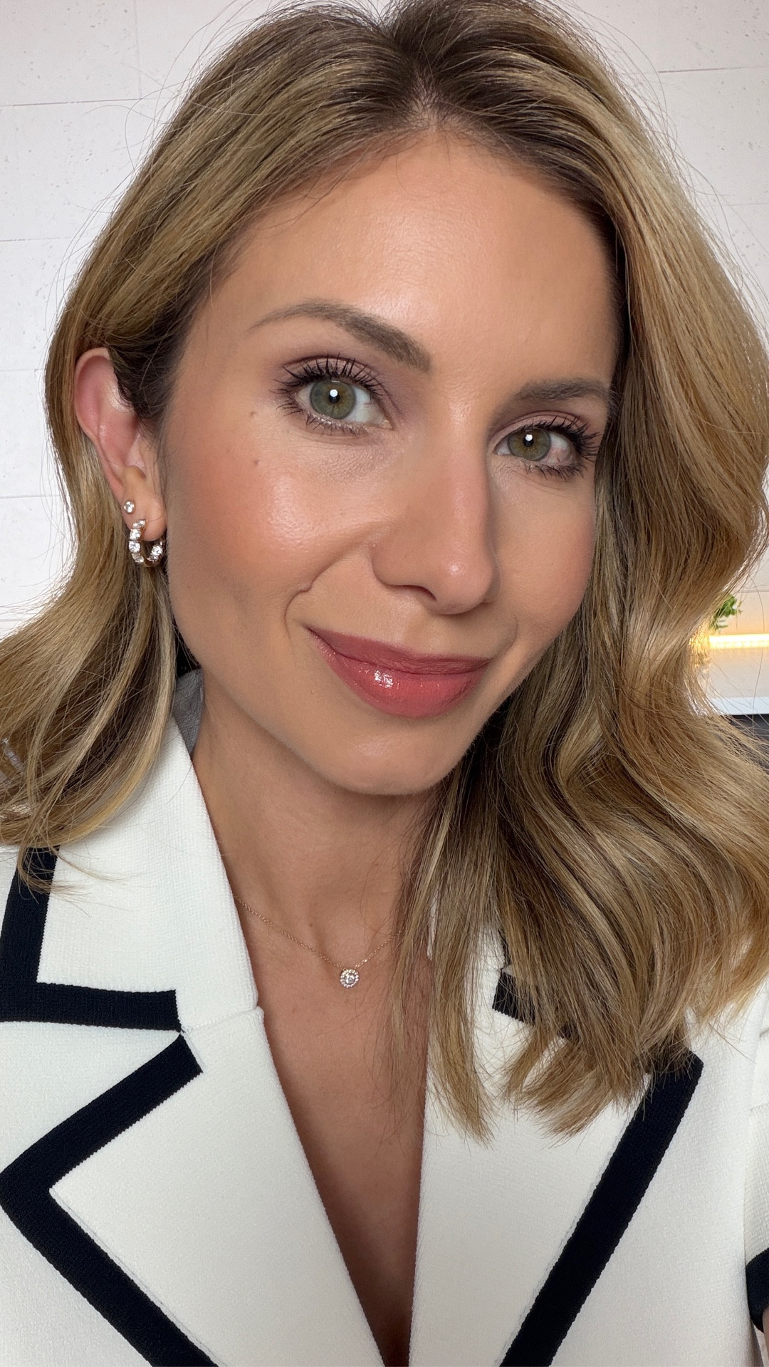 Get the look ✨

ALASTIN, HydraTint Pro Mineral Sunscreen SPF 36
HAUS LABS, Triclone Skin Tech Medium Coverage Foundation - 210
SEPHORA, Best Skin Ever Multi-Use Concealer - 08P
DIOR, Forever Nude Jumbo Bronzer - 10
CHANTECAILLE, Cheek Light Blush
CHARLOTTE TILBURY, Unreal Blush Healthy Glow Stick - Peachy Glow
MAKEUP BY MARIO, Master Mattes Long-Wear Cream Eyeshadow - Mauve
MAKEUP BY MARIO, Master Mattes Eyeshadow Palette The Neutrals
TARTE, SmolderEYES Shadow Liner - Sultry
JANE IREDALE, Lip Pencil  - Spice
ANASTASIA BEVERLY HILLS, Satin Velvet Lipstick  - Peach Bud
MAKE UP FOR EVER, Super Boost Moisturizing &amp; Plumping Lip Gloss - 10 Juicy Peach
BK BEAUTY, 106 Round Foundation Brush
BK BEAUTY, 112 Small Angled Face
BK BEAUTY, Angie Hot &amp; Flashy A506 Concealer
BK BEAUTY, Nikki La Rose N16 Pro Concealer
BK BEAUTY, Nikki La Rose N13 Precision Pro Blender


#LTKOver40 #LTKBeauty #LTKPetite