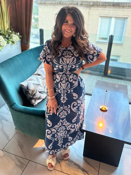 The prettiest dress for summer!! This has super cute cut outs and a beautiful print!! 

I’m wearing a size: MP

Abercrombie, dress, maxi dress, blue dress, midi dress, beach, summer, spring, vacation 

#LTKmidsize #LTKstyletip #LTKfindsunder100