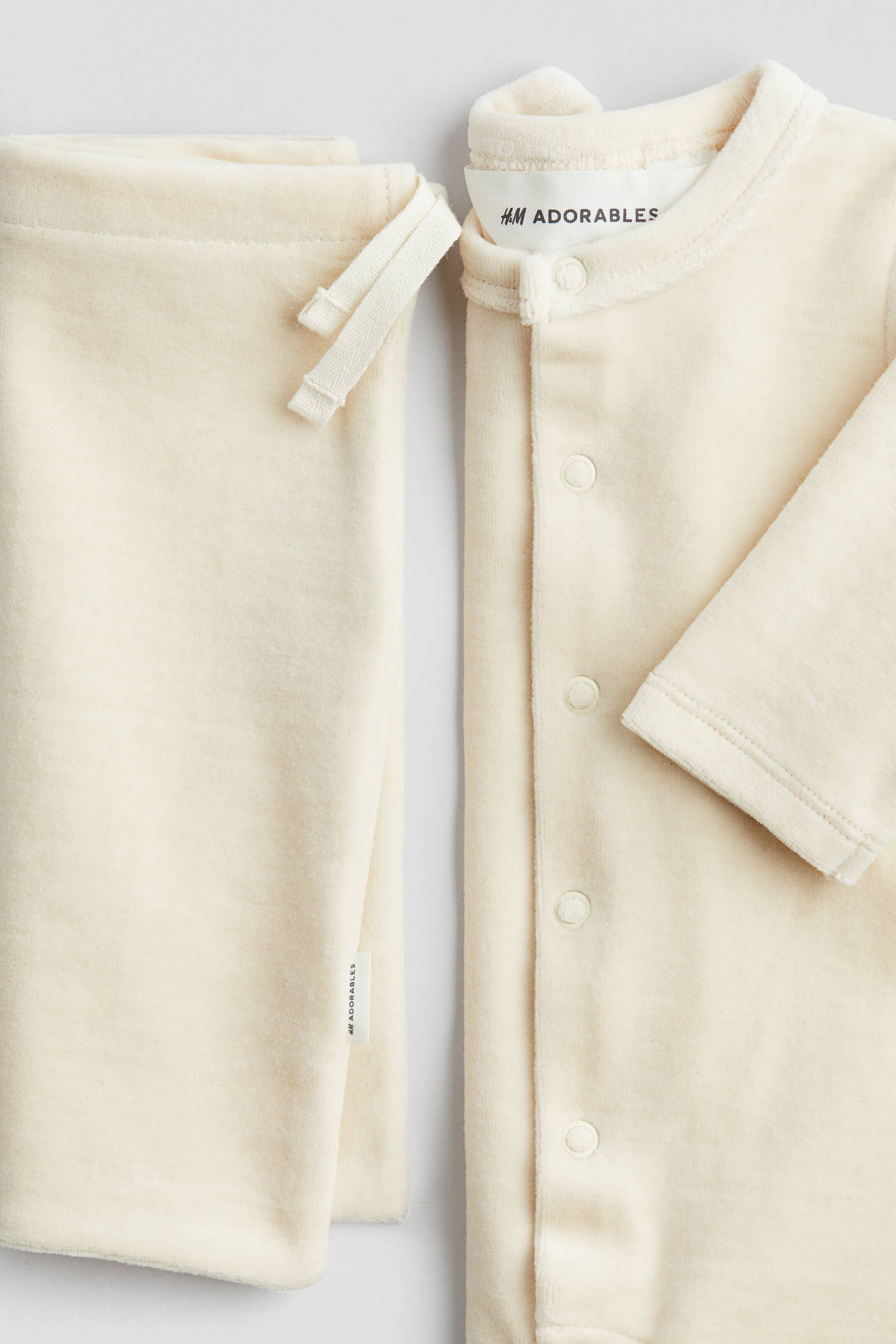 Velour Pajama Jumpsuit Gift Set | H&M (US + CA)