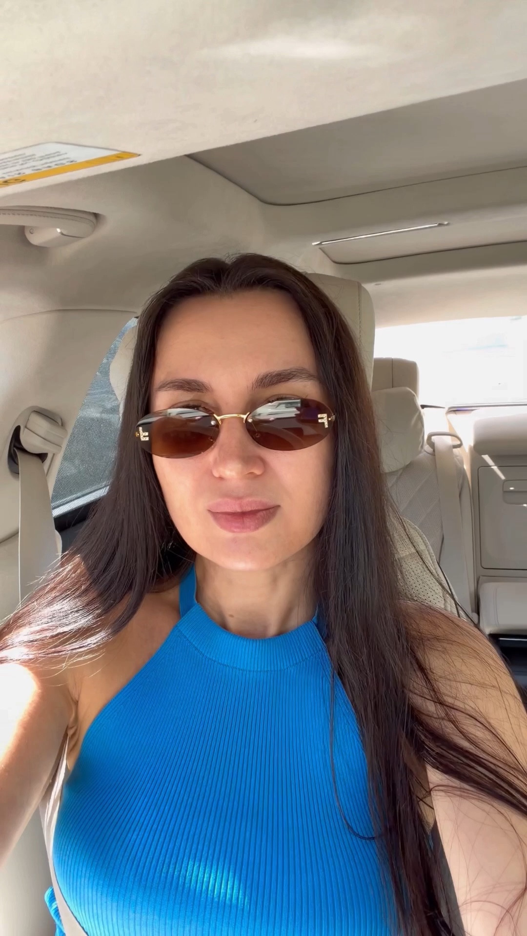 Oval sunglasses 

#LTKgrwm #LTKdayinmylife #LTKTravel