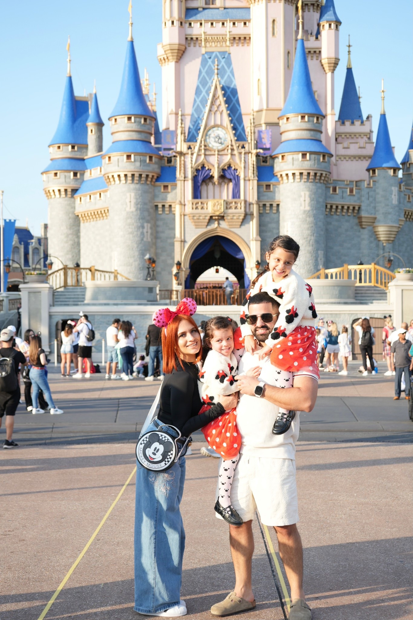 Las medias de minnie de las niñas son de Gap kids y los zapaticos de Zara, no los pude link 🔗 Todo lo demas es exact look!

#LTKKids #LTKFamily #LTKBeauty