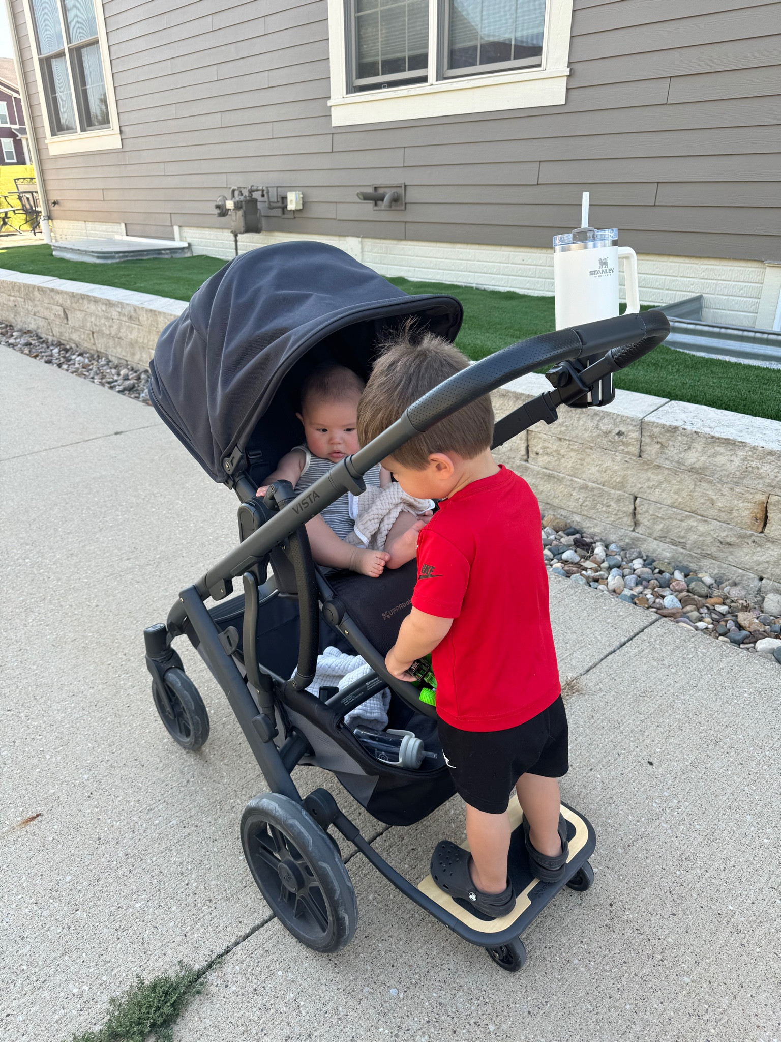 UPPAbaby PiggyBack Ride-On Board🙌🏼

#uppababy #piggybackboard 

#LTKKids #LTKFamily #LTKBaby