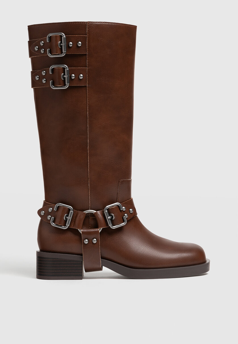 Flat biker boots with buckles | Stradivarius (UK)