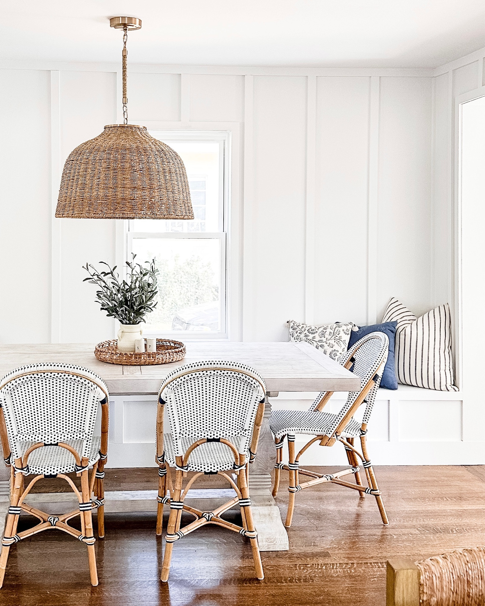 Breakfast nook at the guest cottage💙



#LTKfindsunder100 #LTKhome #LTKfamily