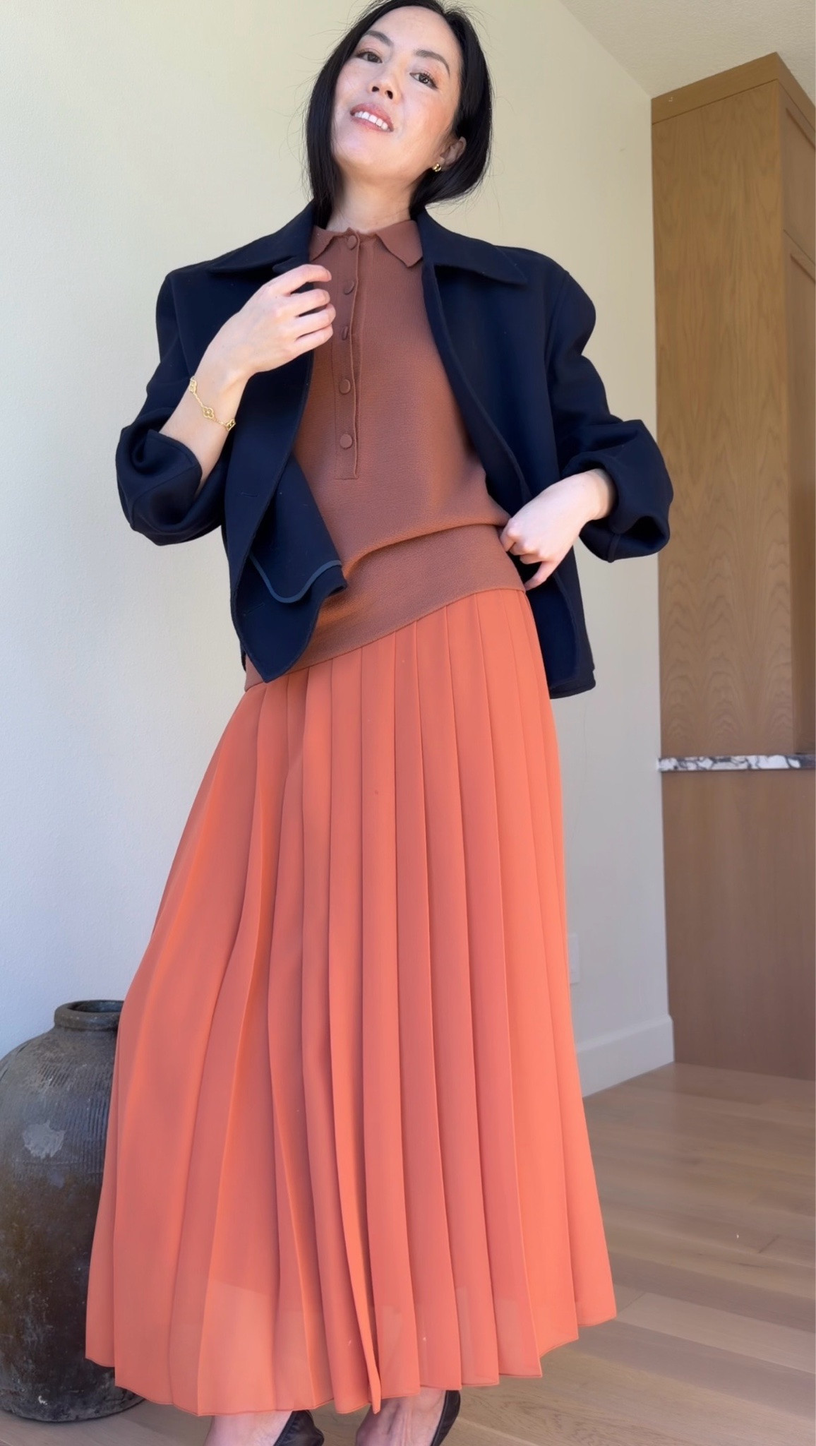 Fall outfit inspiration

#OOTD
#falloutfit
#sweater
#longskirt
#fallstyle