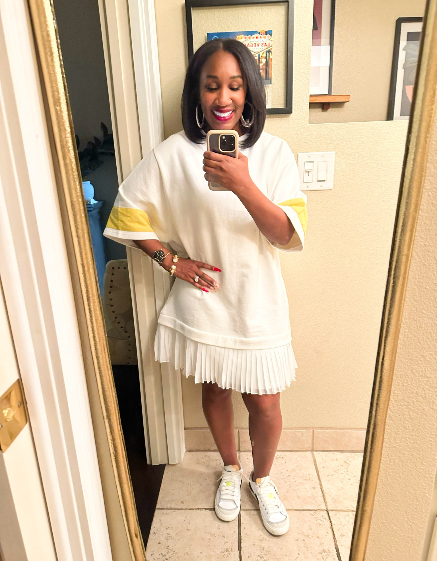 How should you dress in Las Vegas in May? - Daytime Attire 