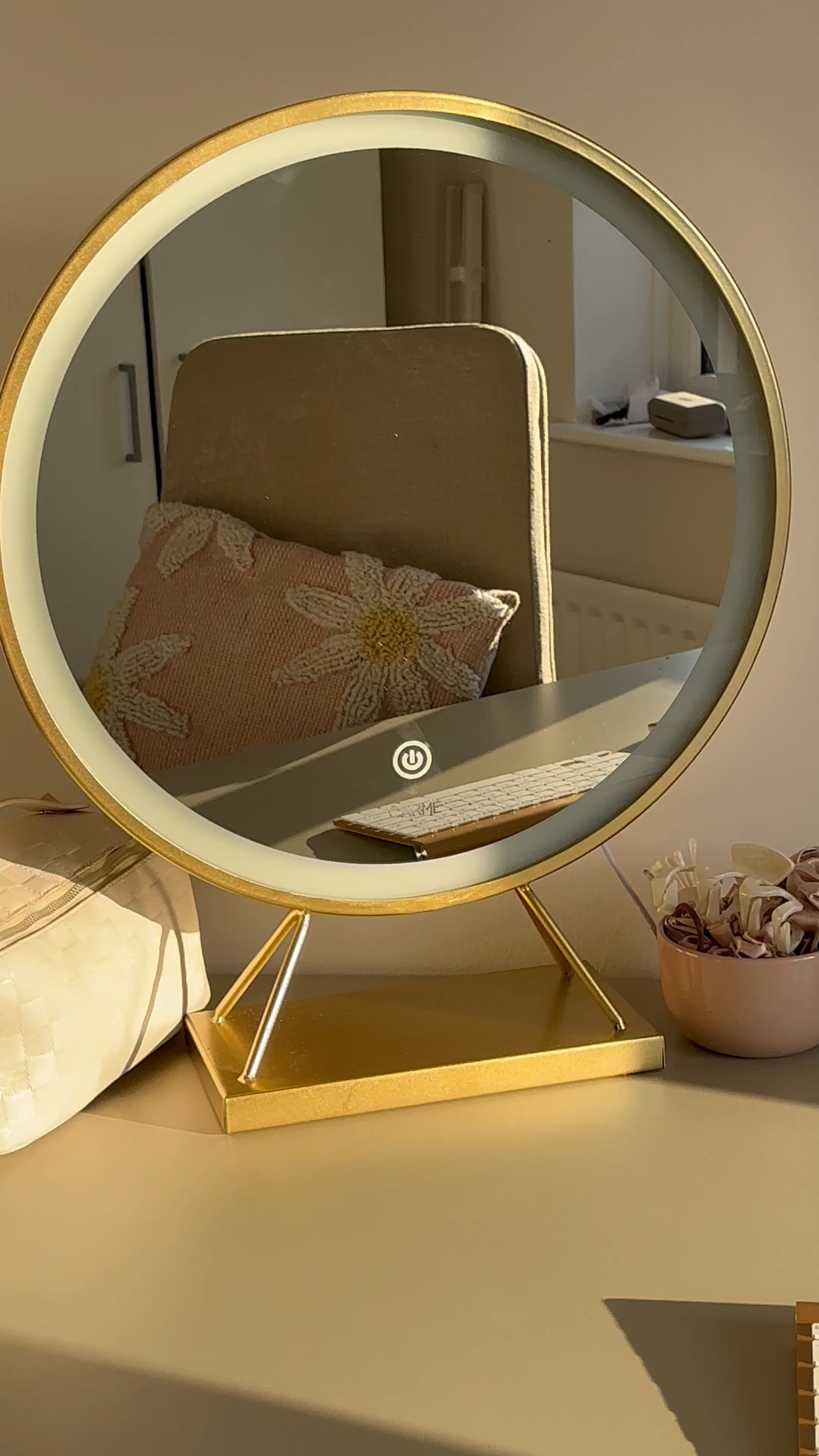 Gold circle mirror with light, desk mirror, mirror with stand, dressing table mirror, Amazon 

#LTKSeasonal #LTKhome #LTKeurope