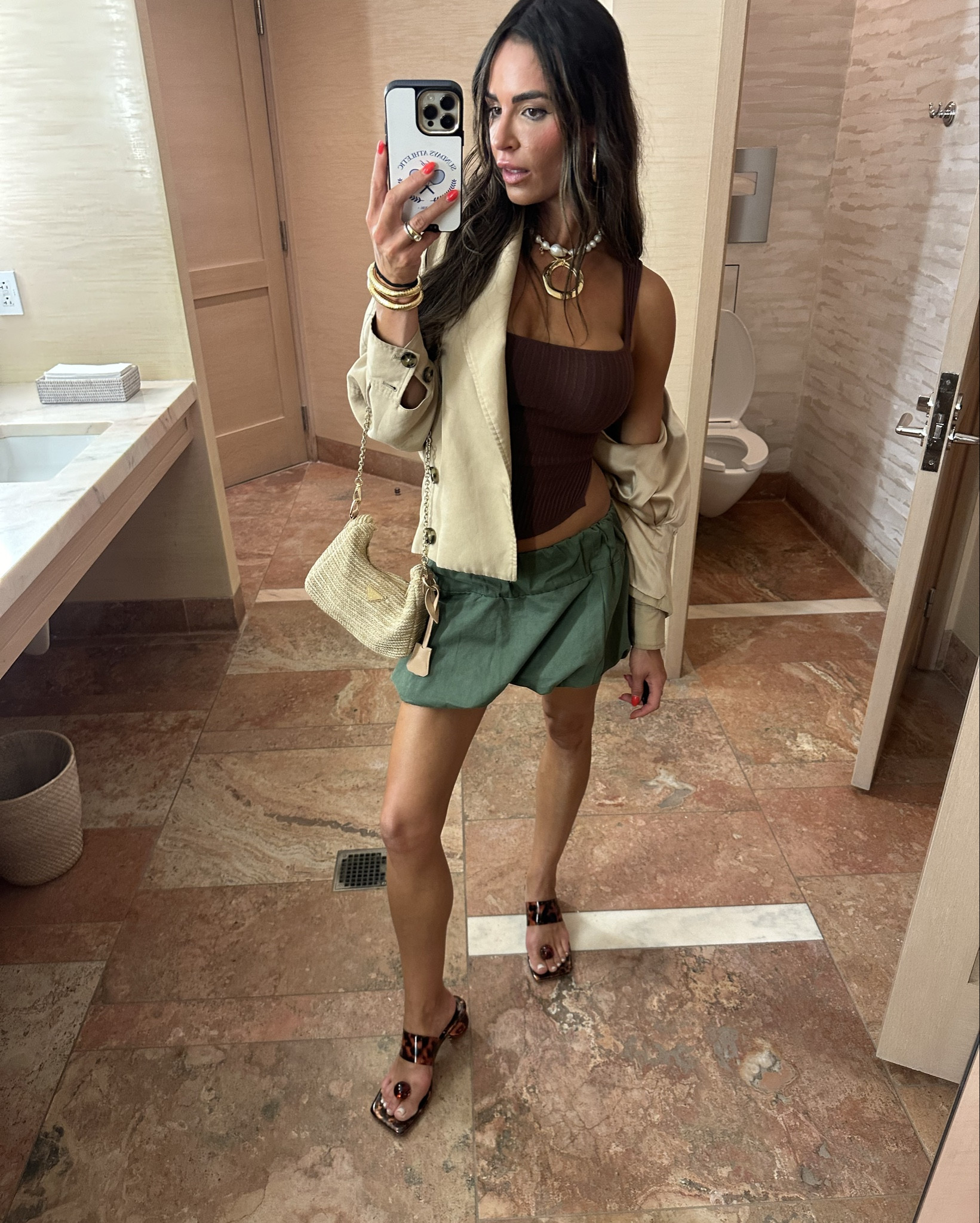 One of my favorite outfits to date. Obsessed with this affordable puff skirt 