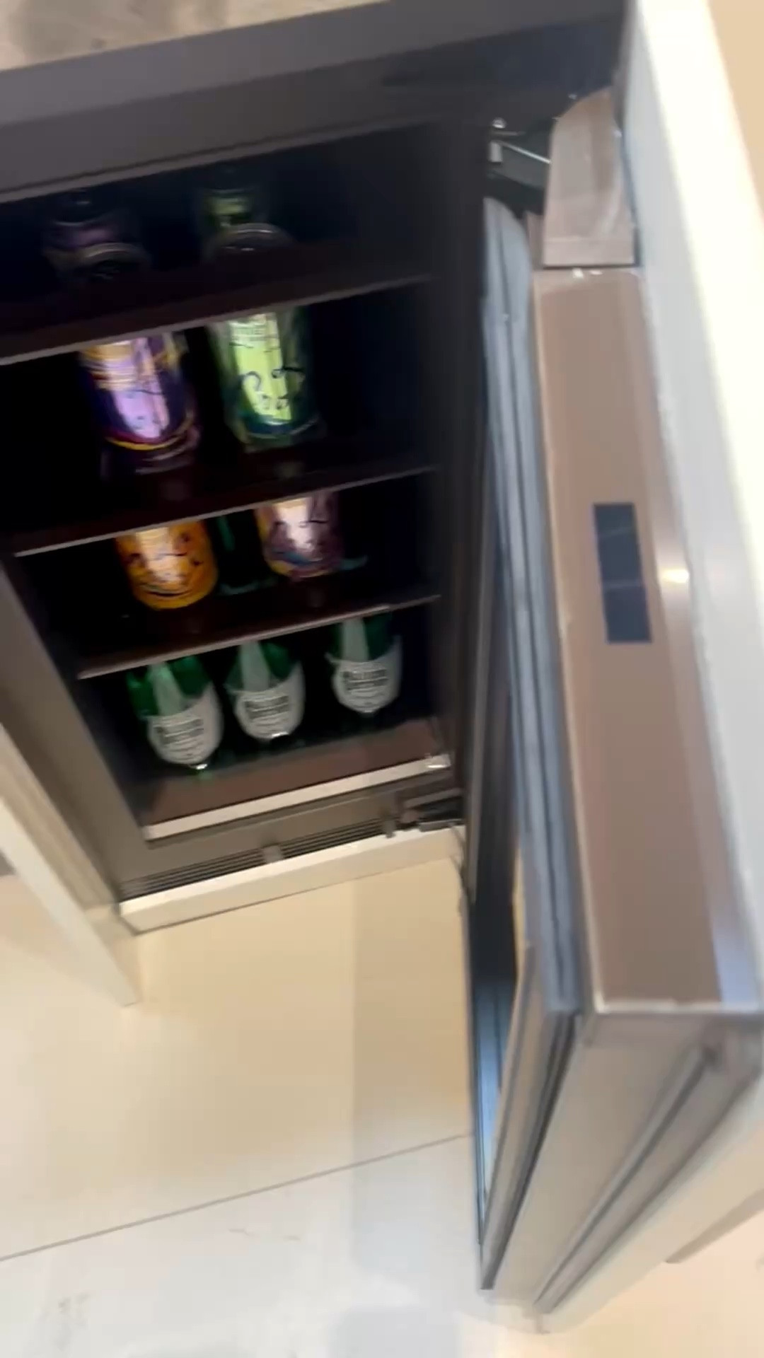 An undercounter beverage fridge — keeps drinks perfectly chilled while freeing up your countertop space. Perfect for elevated entertaining.


#UndercounterFridge
#BeverageFridge
#KitchenDesign
#HomeBarStyle
#EntertainingInStyle
#CountertopSpace
#ModernLiving

#LTKHome #LTKFestival