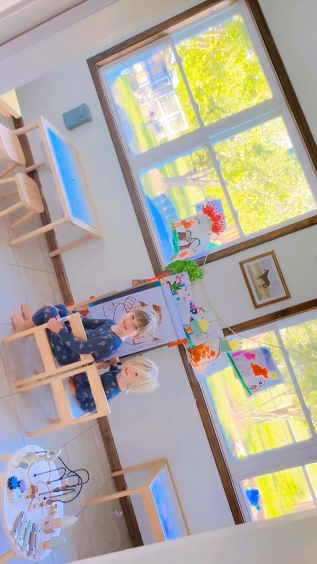 And this little view 🪟 of my littles playing in the “teachin’ room” 🍎 (as Judson calls it 🤭) will never get old!! 🎨🖼️🐴🫏
