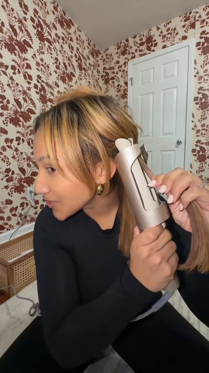 The most relaxing curling session ever, no wrists needed 🤭😍❤️ @tymo_fashiontech 

Comment CURL and I’ll send the link straight to your DM! 

#tymobeauty #CurlsTYMO #tymobeauty #CardiBxTYMO#TYMOCURLSBOUNCE#TYMO CURLPROPLUS
#CurlsTYMO #ltk #hair