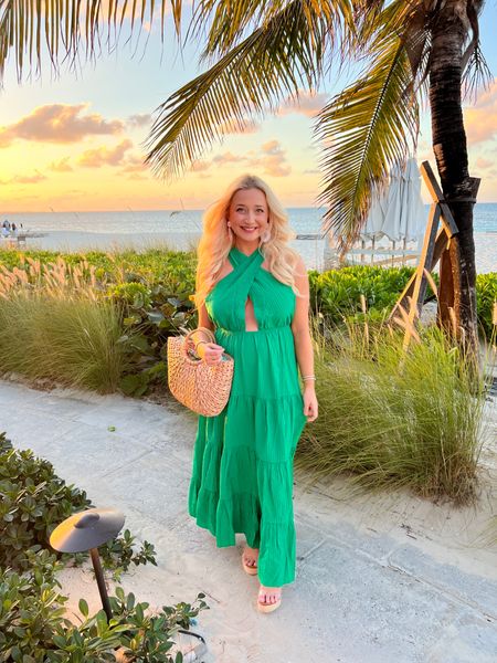 Green is IN for spring/summer 💚🌴 Love this dress for under $65 // Linked in my LTK & link in bio 

#LTKbump #LTKunder100