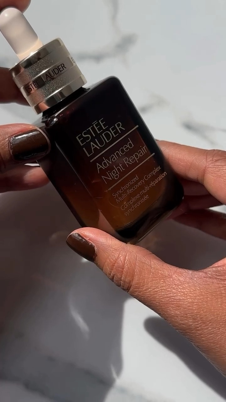 gifted by Estee Lauder 

While you dream, your skin renews.
@esteelauder Advanced Night Repair brings hydration, repair, and radiance to every night’s sleep. 

Trust me, this serum lives up to the hype. It’s my secret to waking up with refreshed, radiant skin. 

#advancednightrepair #thenightclub
#SkincareSecrets  #LuxurySkincare #NightTimeRoutine